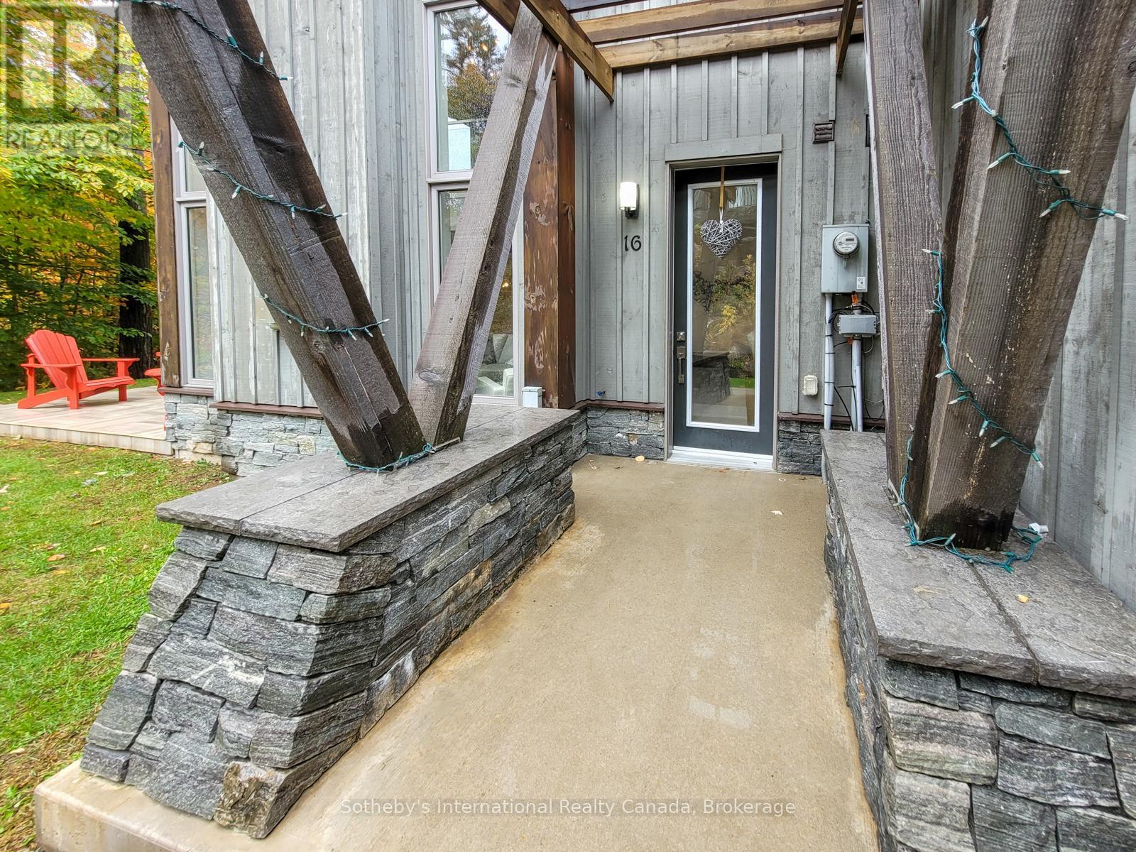 16 Carrick Trail, Gravenhurst, Ontario  P1P 0A2 - Photo 2 - X12061920