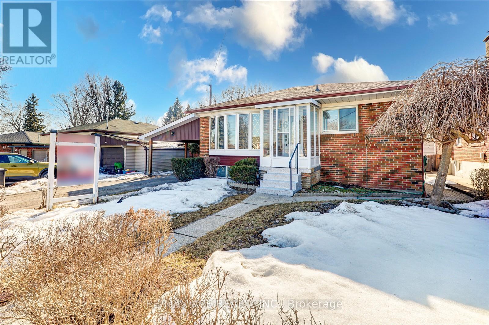 Property at 16 ROSEGLOR CRESCENT image 2