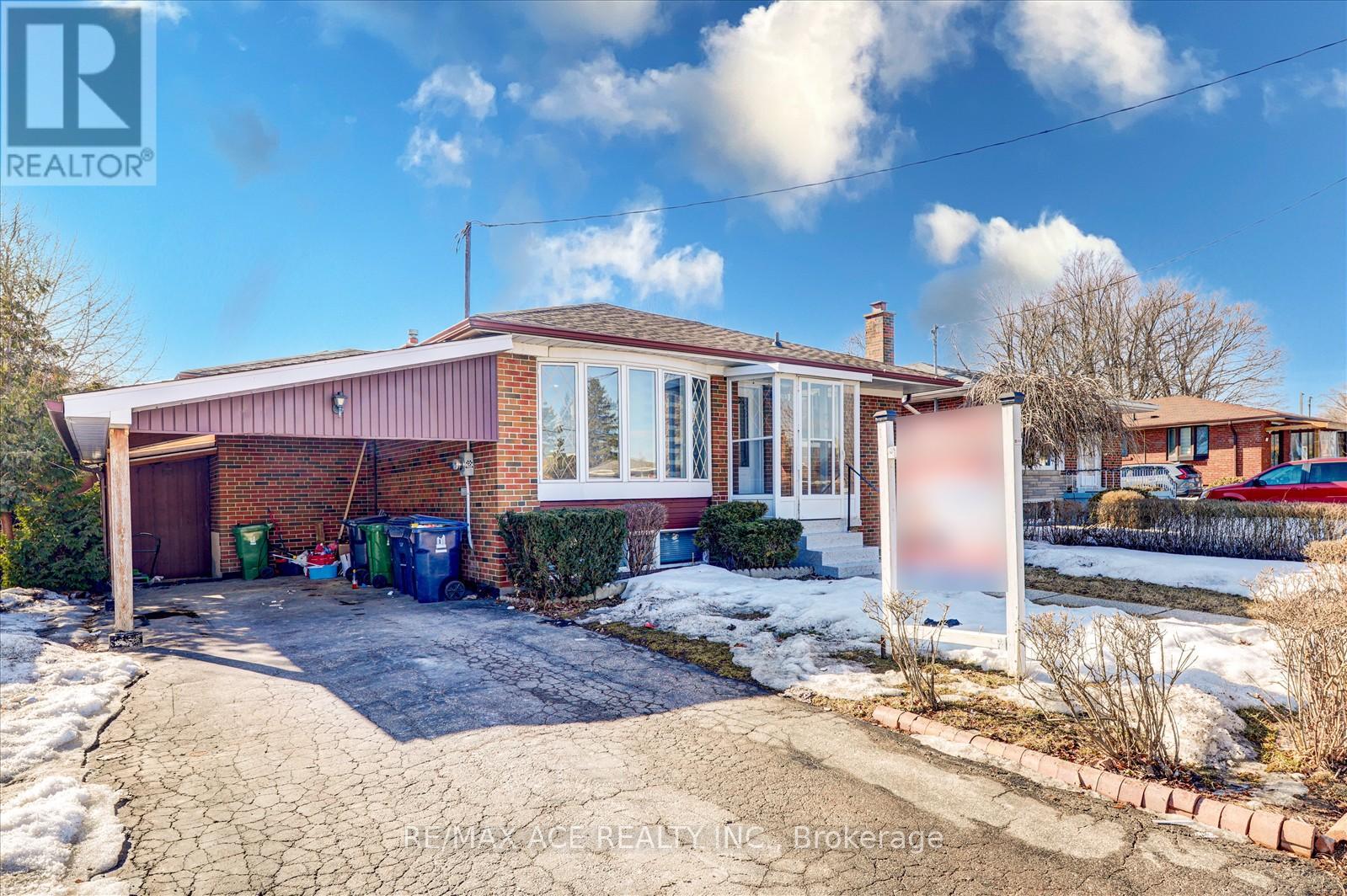 Property at 16 ROSEGLOR CRESCENT image 3