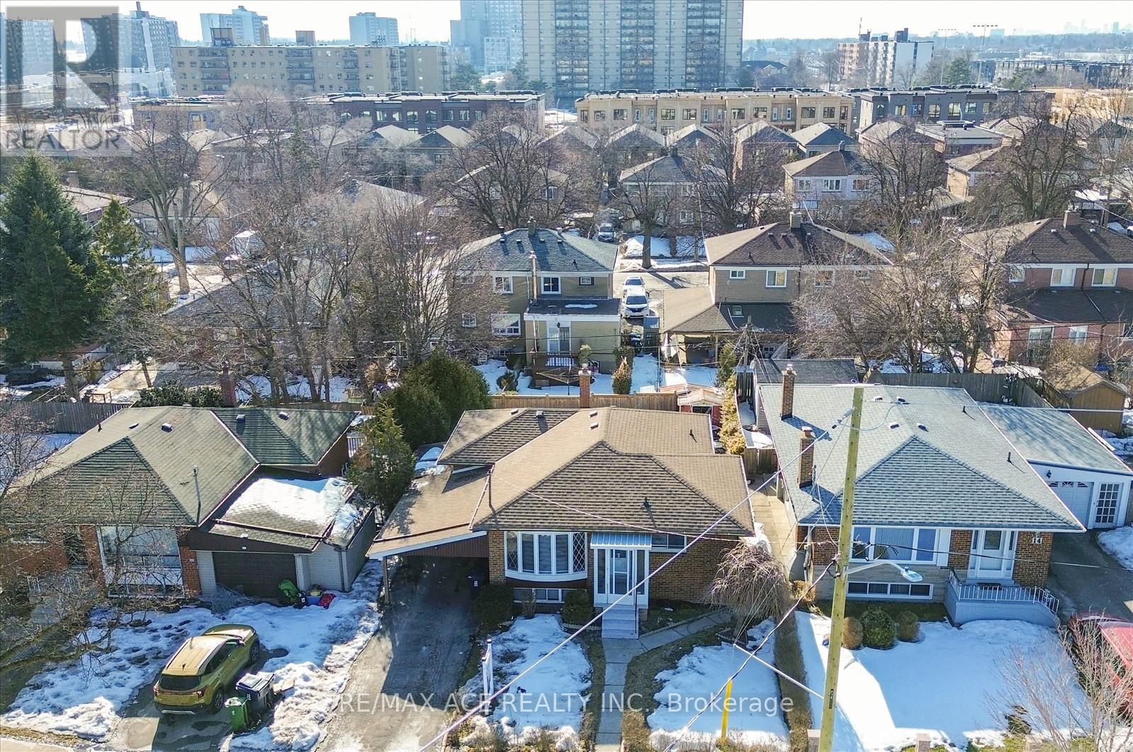 Property at 16 ROSEGLOR CRESCENT image 4