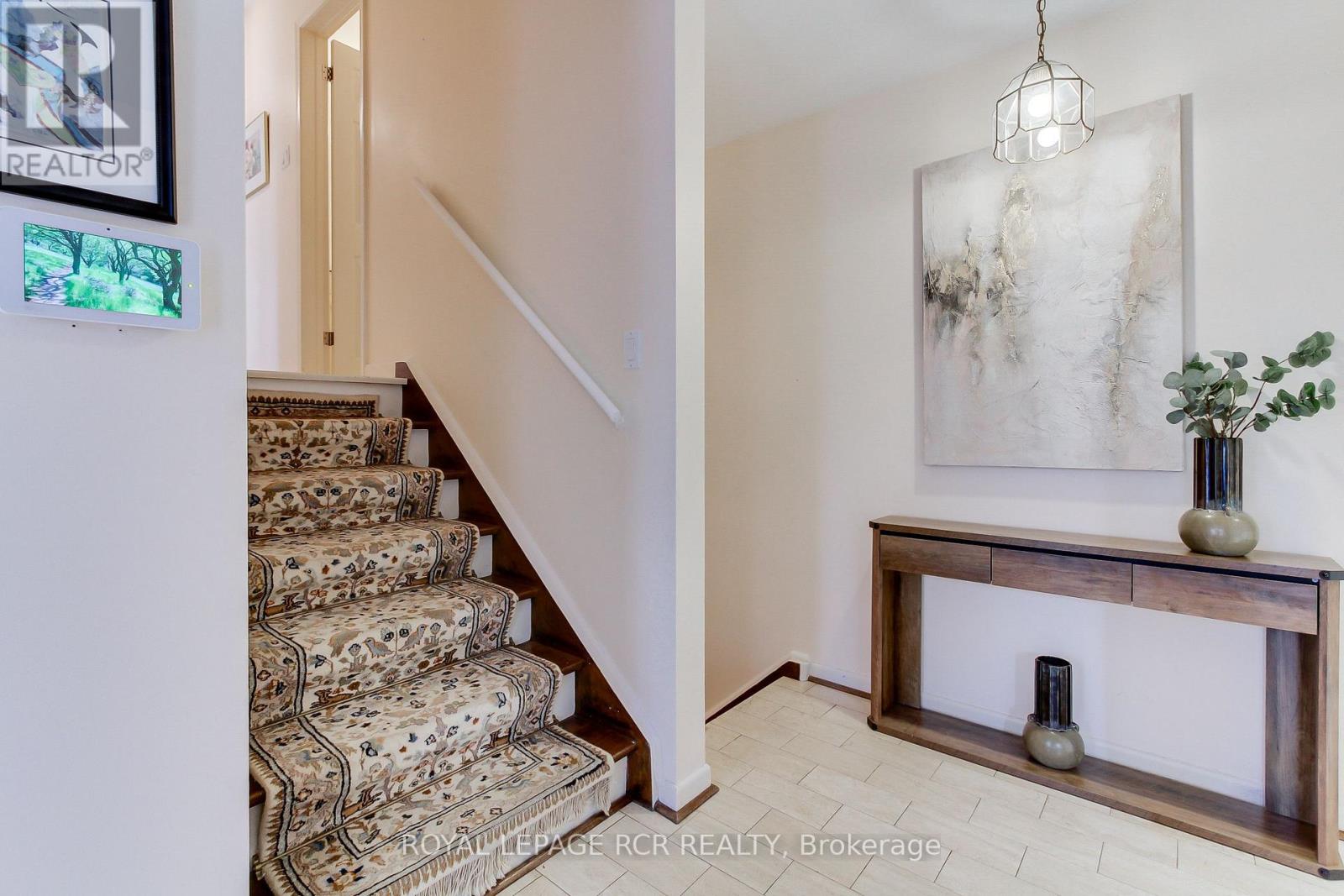 Property at 4 THORNLEA COURT image 4
