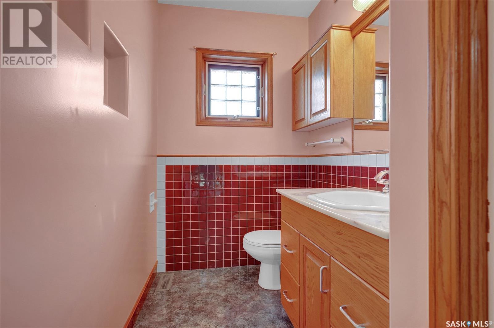 1055 7th Avenue Sw, Moose Jaw, Saskatchewan  S6H 5R2 - Photo 42 - SK000517