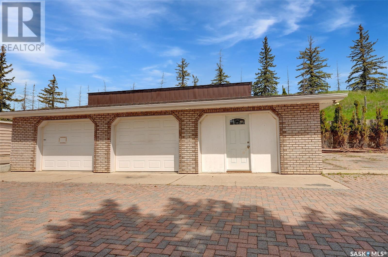 1055 7th Avenue Sw, Moose Jaw, Saskatchewan  S6H 5R2 - Photo 8 - SK000517