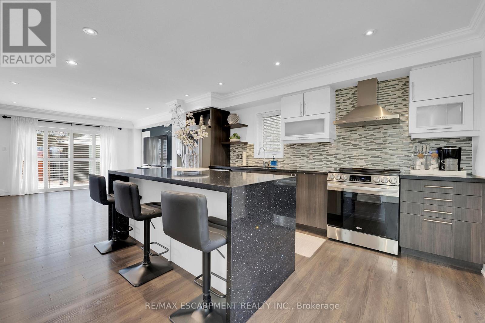 Property at 72 ALDGATE AVENUE image 4