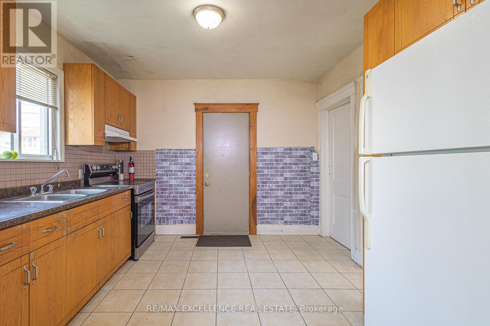 328 Bridge Avenue, Windsor, Ontario  N9B 2M4 - Photo 12 - X12061917