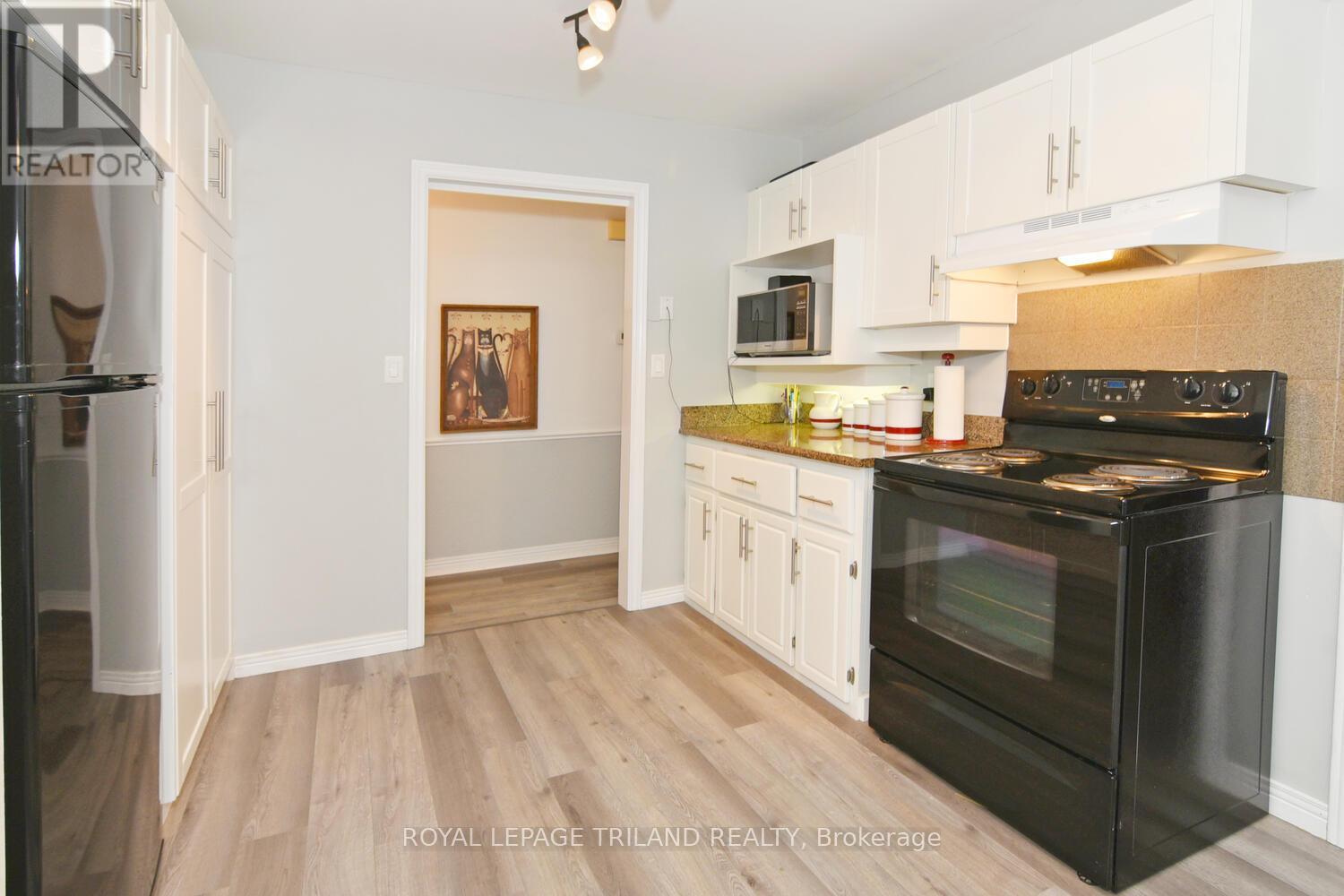 Photo 15 of 40 for 7752 Alfred Street