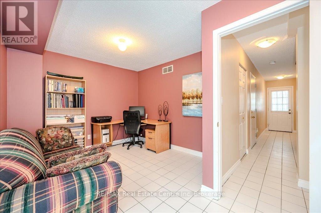 Property at 4 - 302 COLLEGE AVENUE W image 2