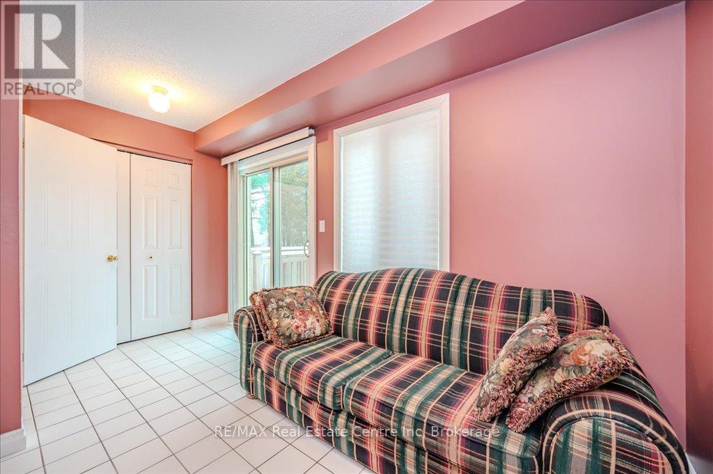 Property at 4 - 302 COLLEGE AVENUE W image 3
