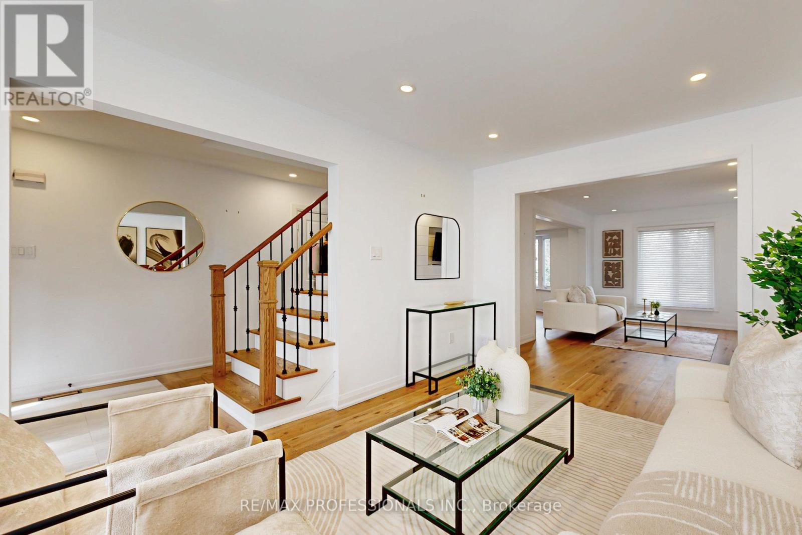 Property at 1327 GREENWOOD CRESCENT image 3