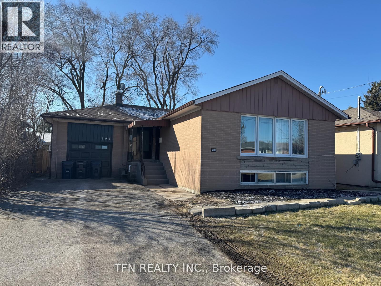 Studio - 291 Brighton Avenue, Toronto, Ontario  M3H 4G3 - Photo 1 - C12062086