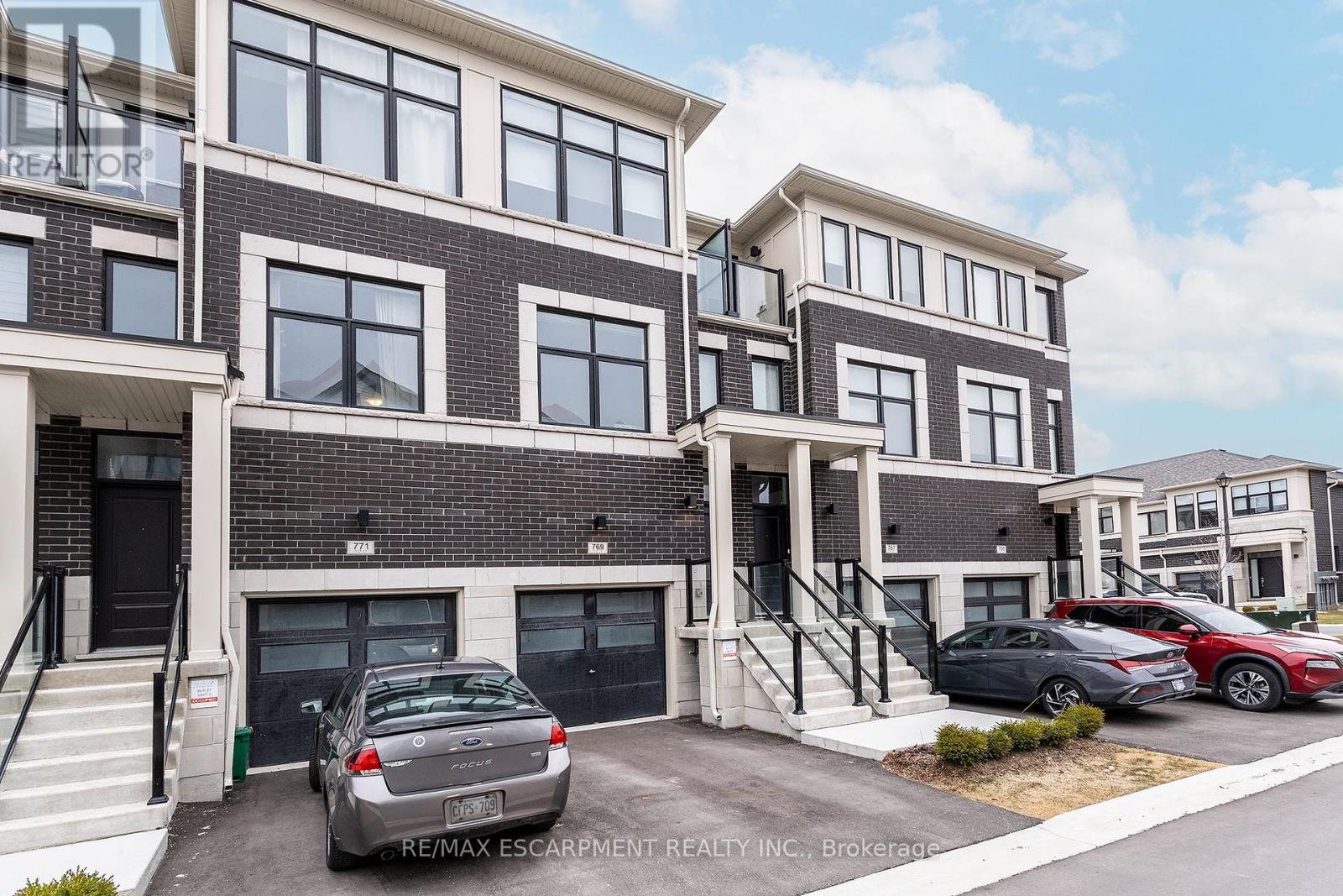 Property at 769 KOOTENAY PATH image 3