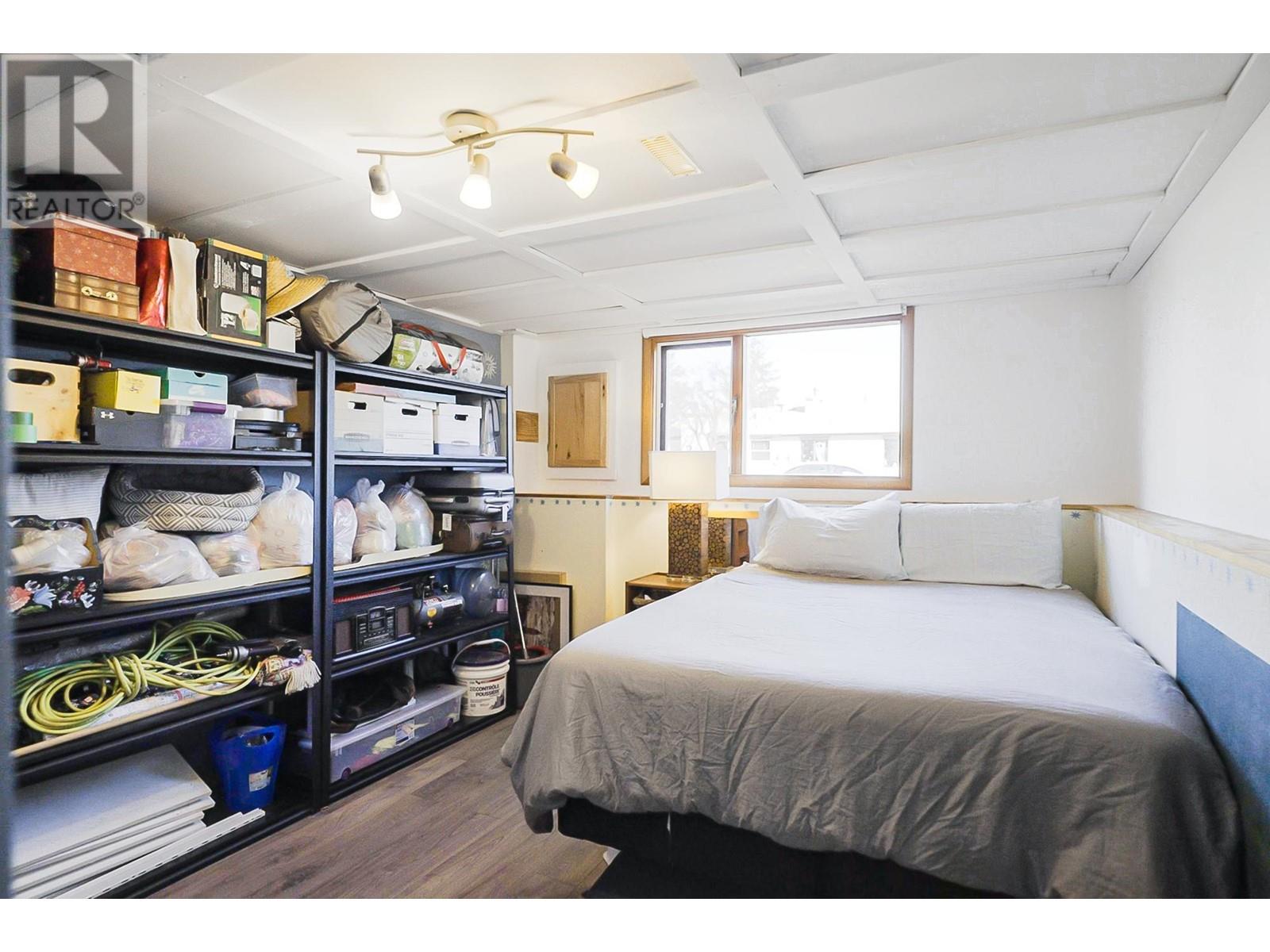 Property at 249 HOLLYBURN Drive image 4