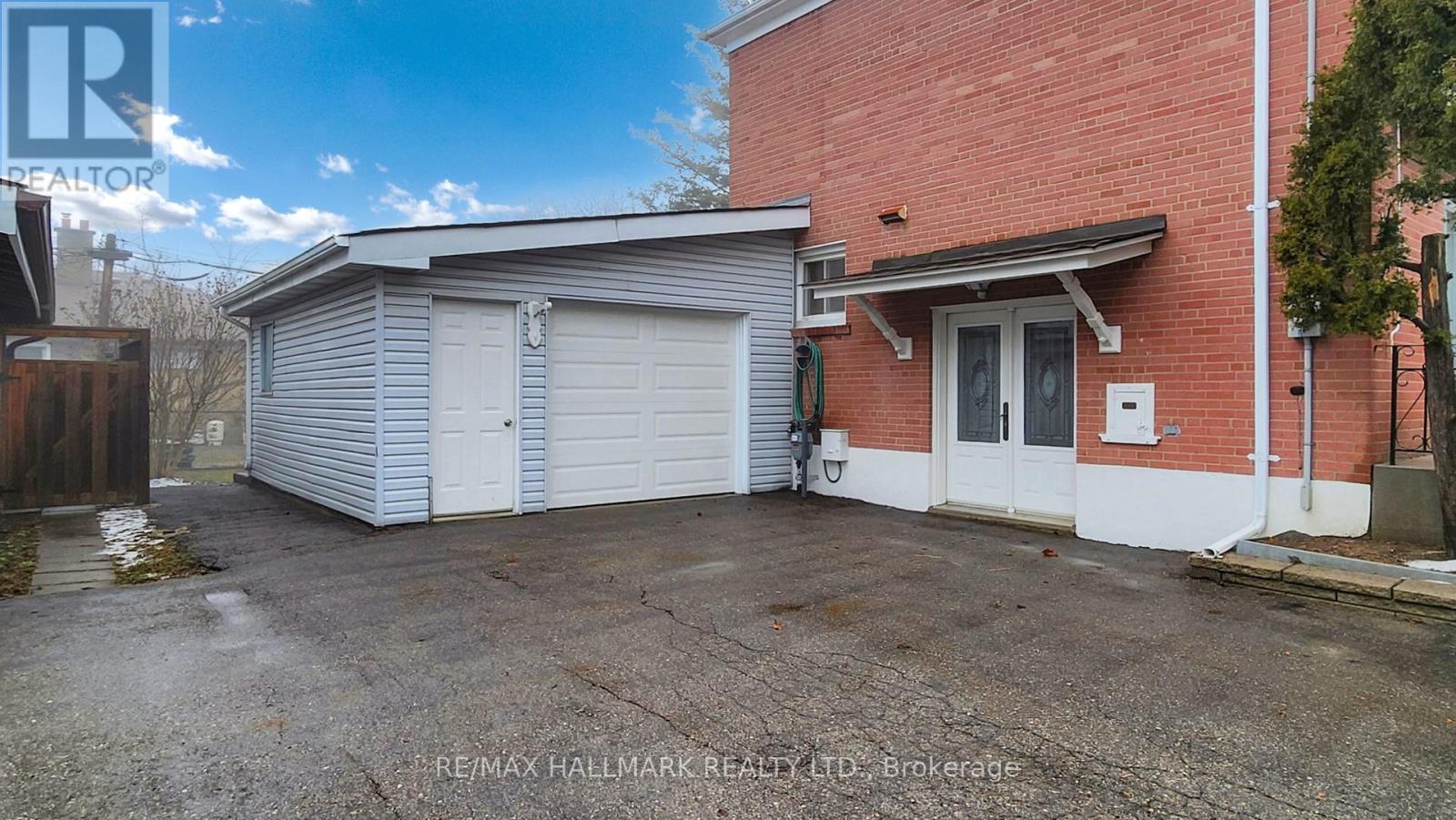 Property at 247 DEMAINE CRESCENT image 3