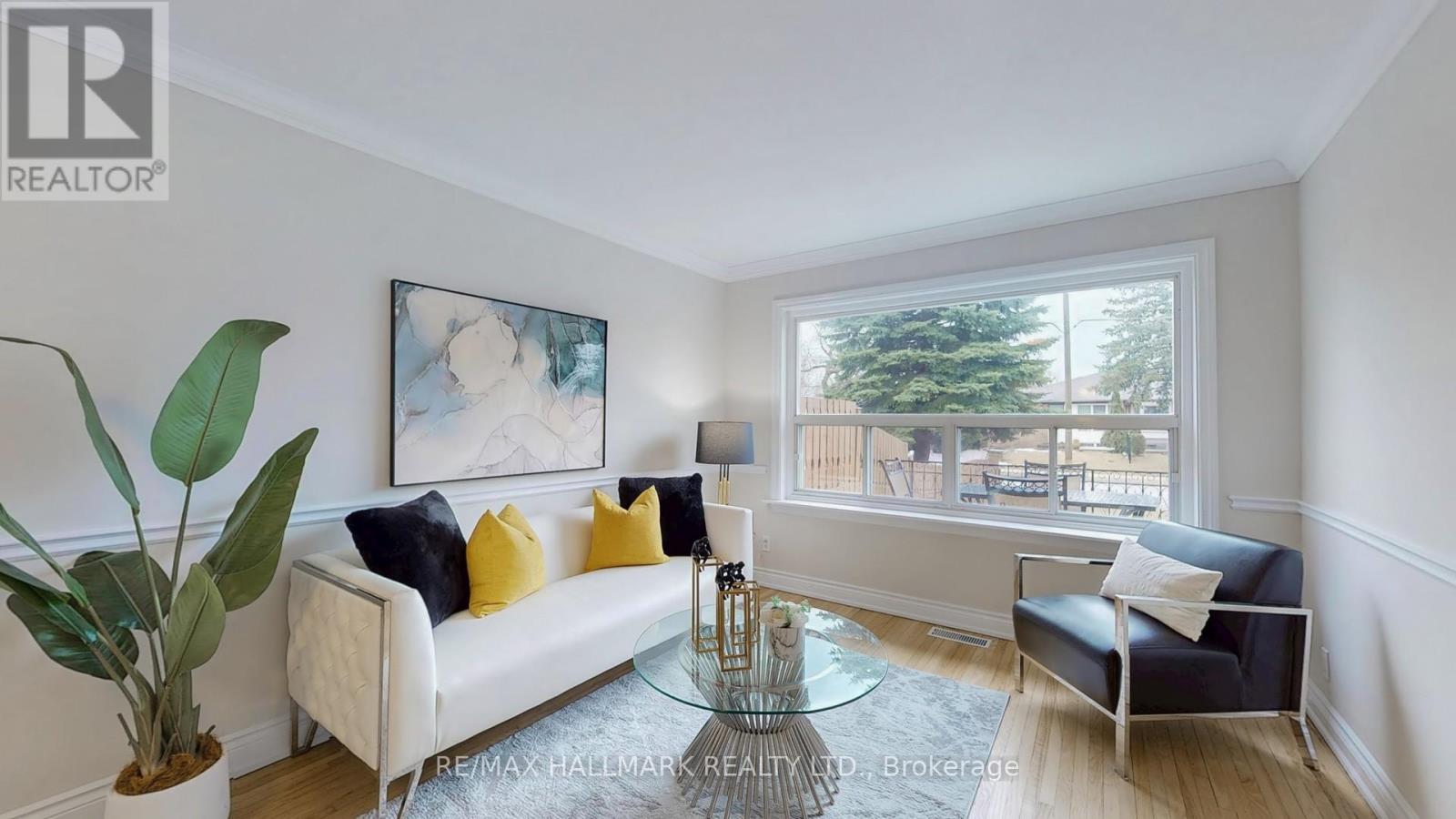 Property at 247 DEMAINE CRESCENT image 5