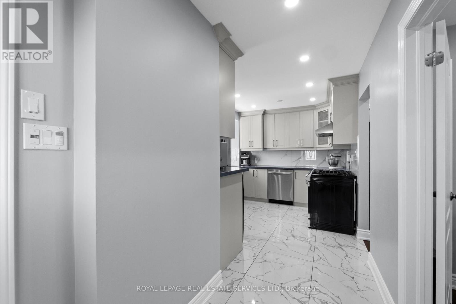 15 Banda Square, Toronto, Ontario  M9V 1Z4 - Photo 18 - W12060040