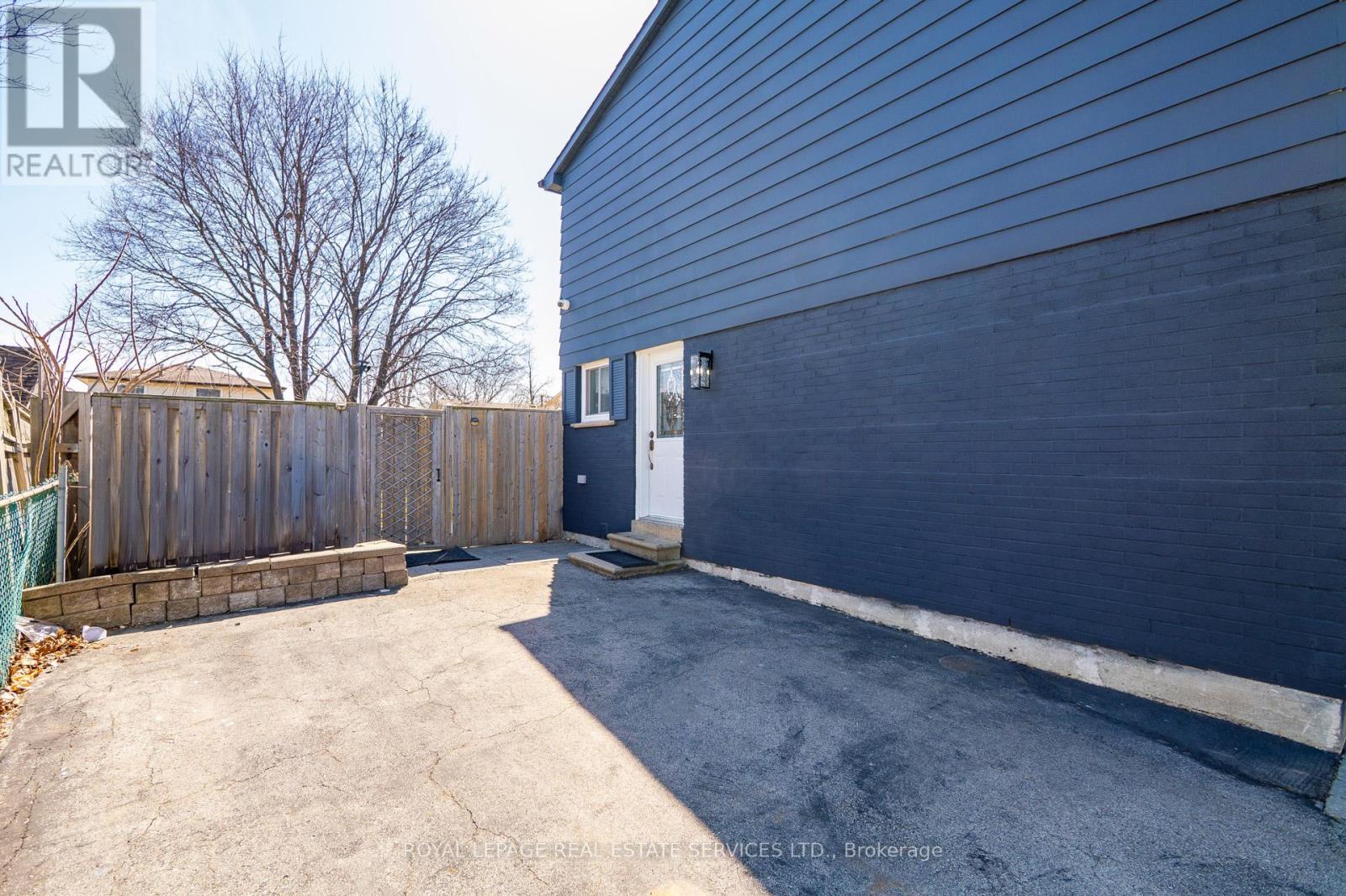 Property at 15 BANDA SQUARE image 4