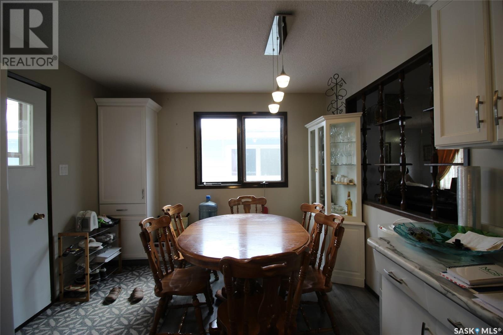 522 4th Street W, Shaunavon, Saskatchewan  S0N 2M0 - Photo 2 - SK001645
