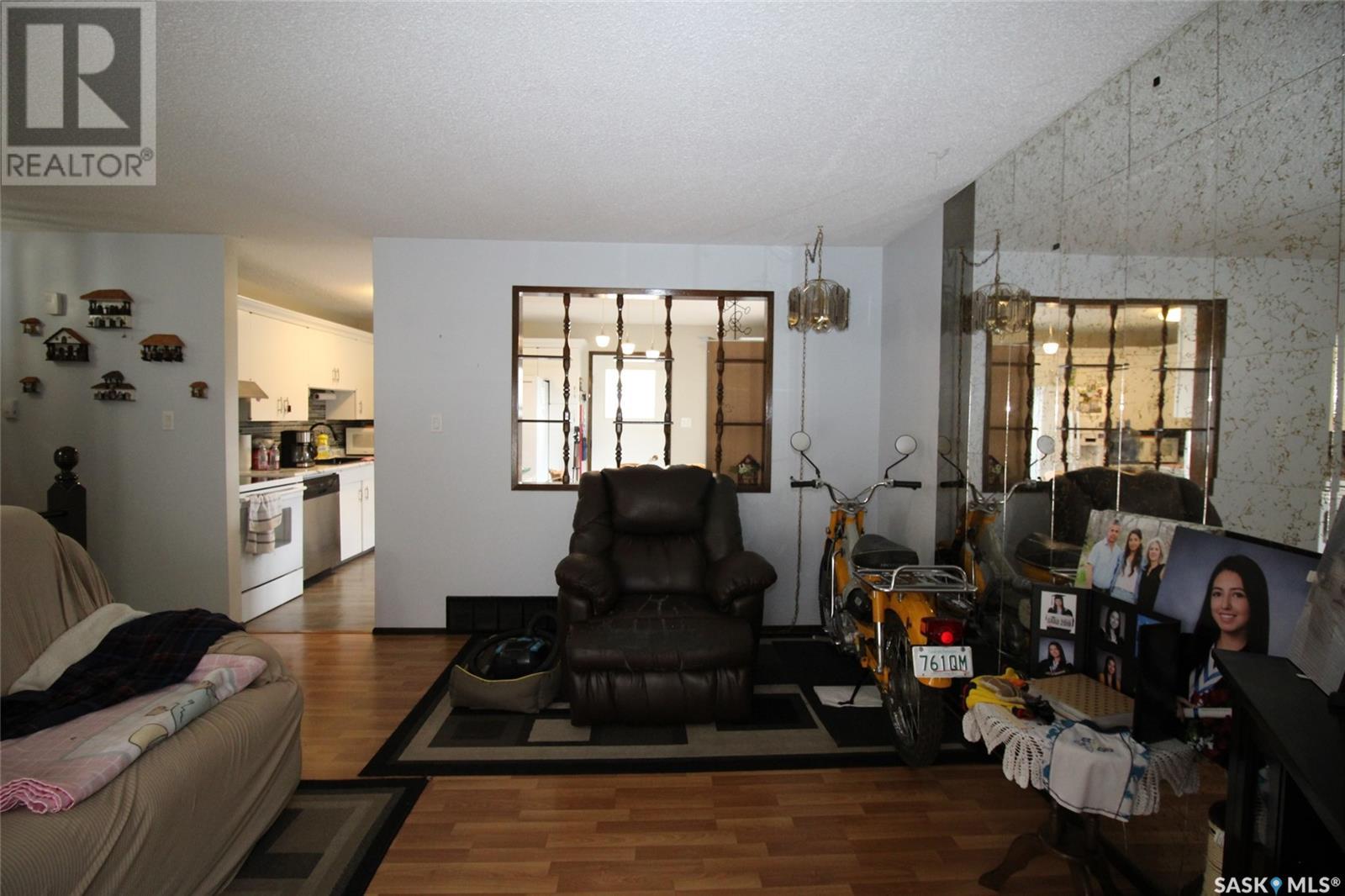 522 4th Street W, Shaunavon, Saskatchewan  S0N 2M0 - Photo 8 - SK001645