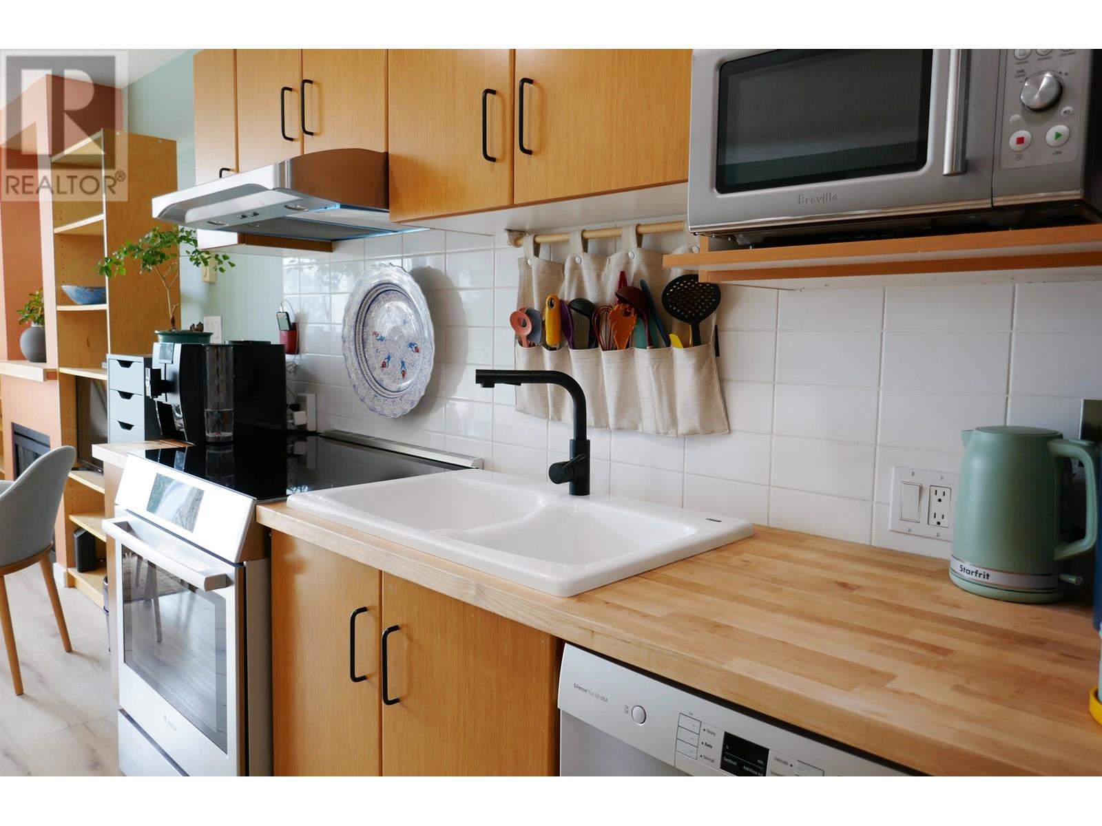 309 9298 University Crescent, Burnaby, British Columbia  V5A 4X8 - Photo 4 - R2975123