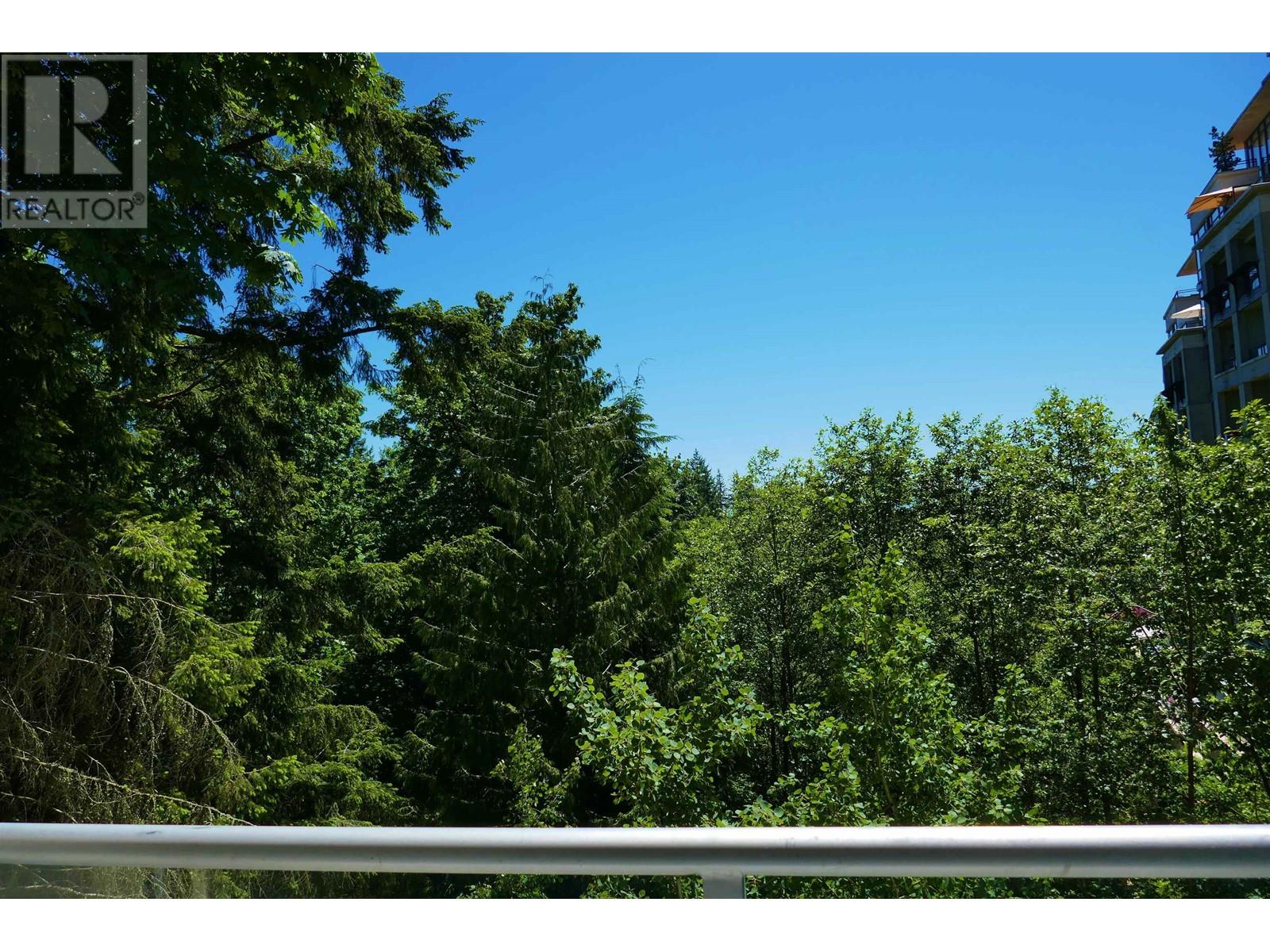 309 9298 UNIVERSITY CRESCENT, burnaby, British Columbia