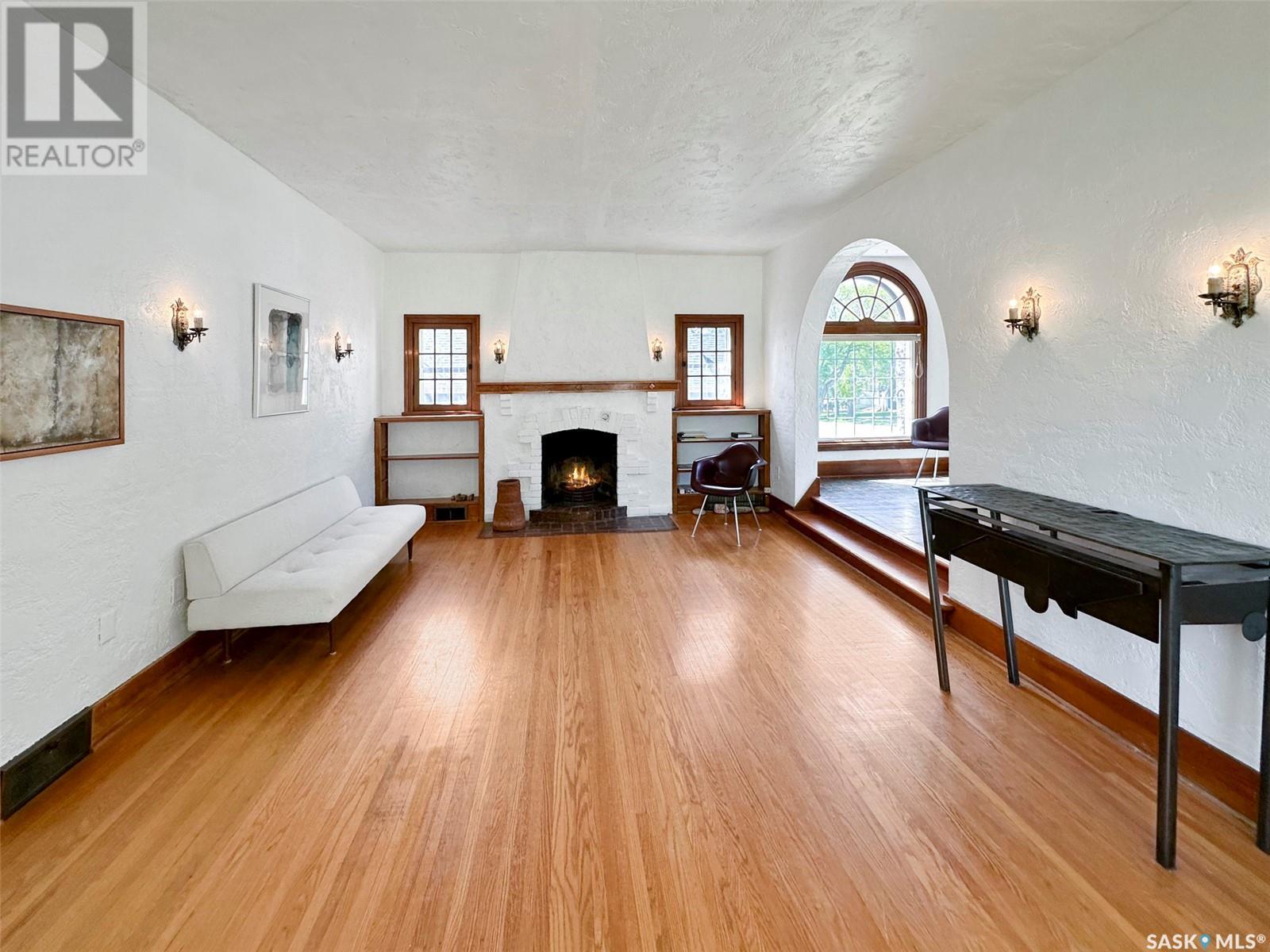 Property at 577 2nd AVENUE NE image 4