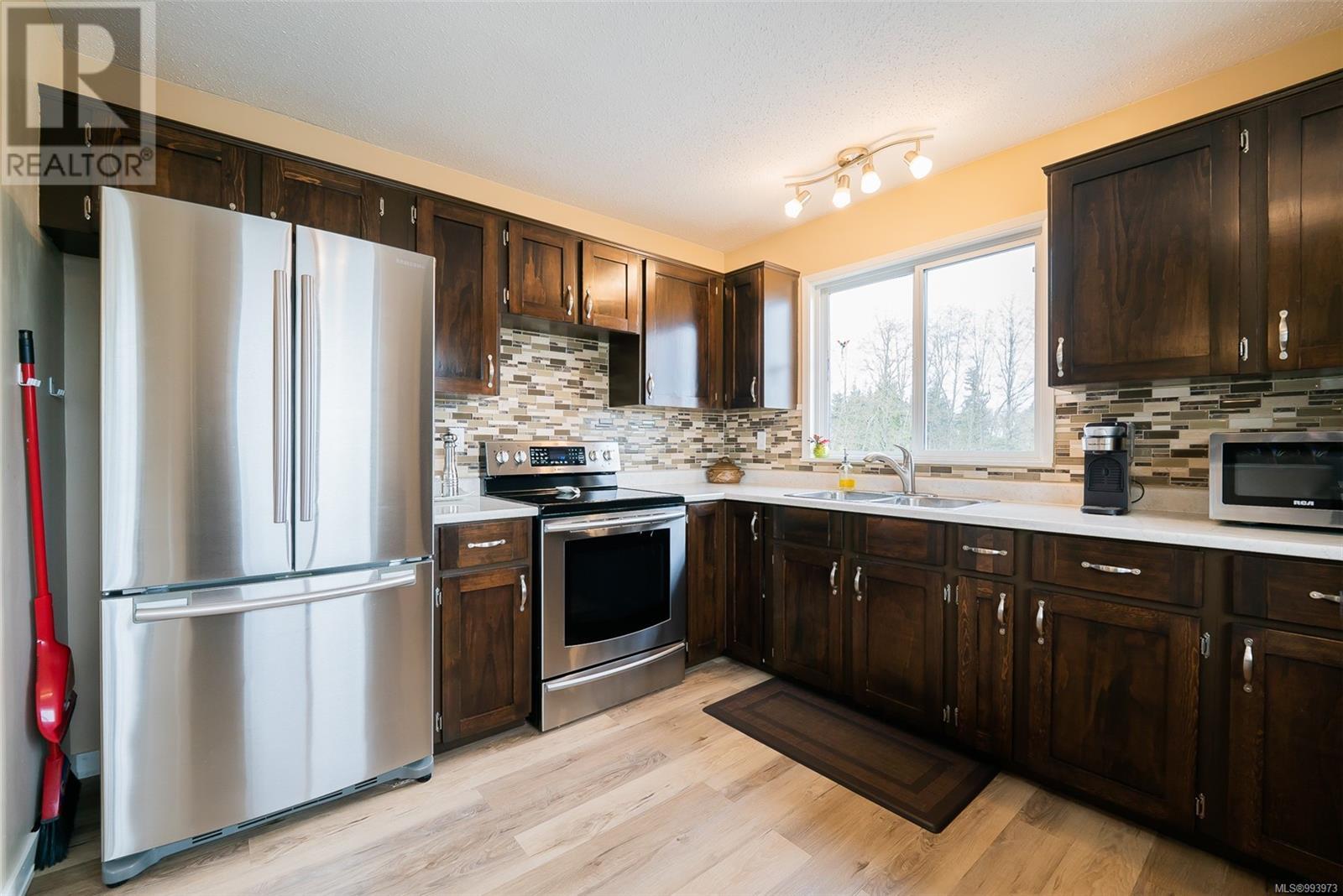 Property at 183 Calder Rd image 3