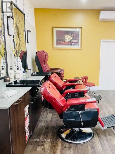 1568 Bloor Street W, Toronto (High Park North), Ontario  M6P 1A4 - Photo 10 - W9308742