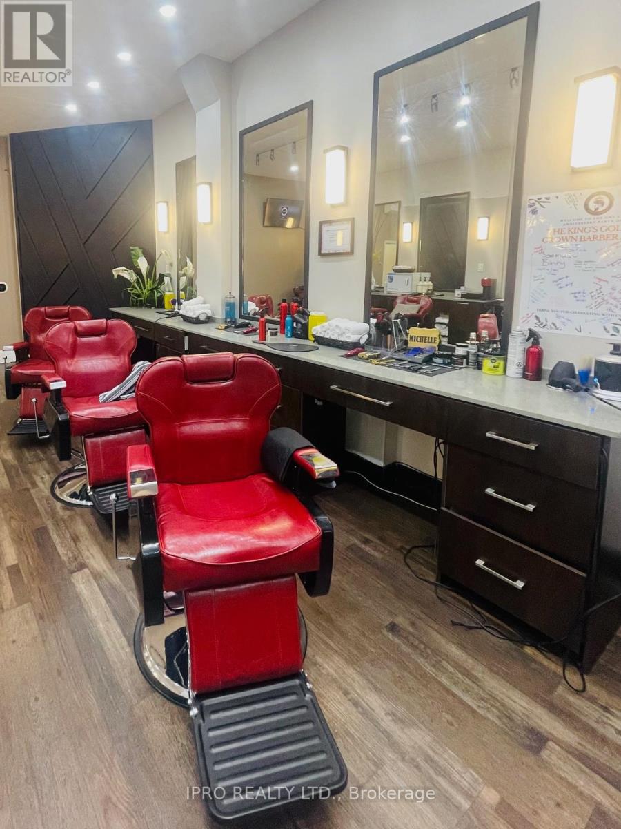 1568 Bloor Street W, Toronto (High Park North), Ontario  M6P 1A4 - Photo 8 - W9308742