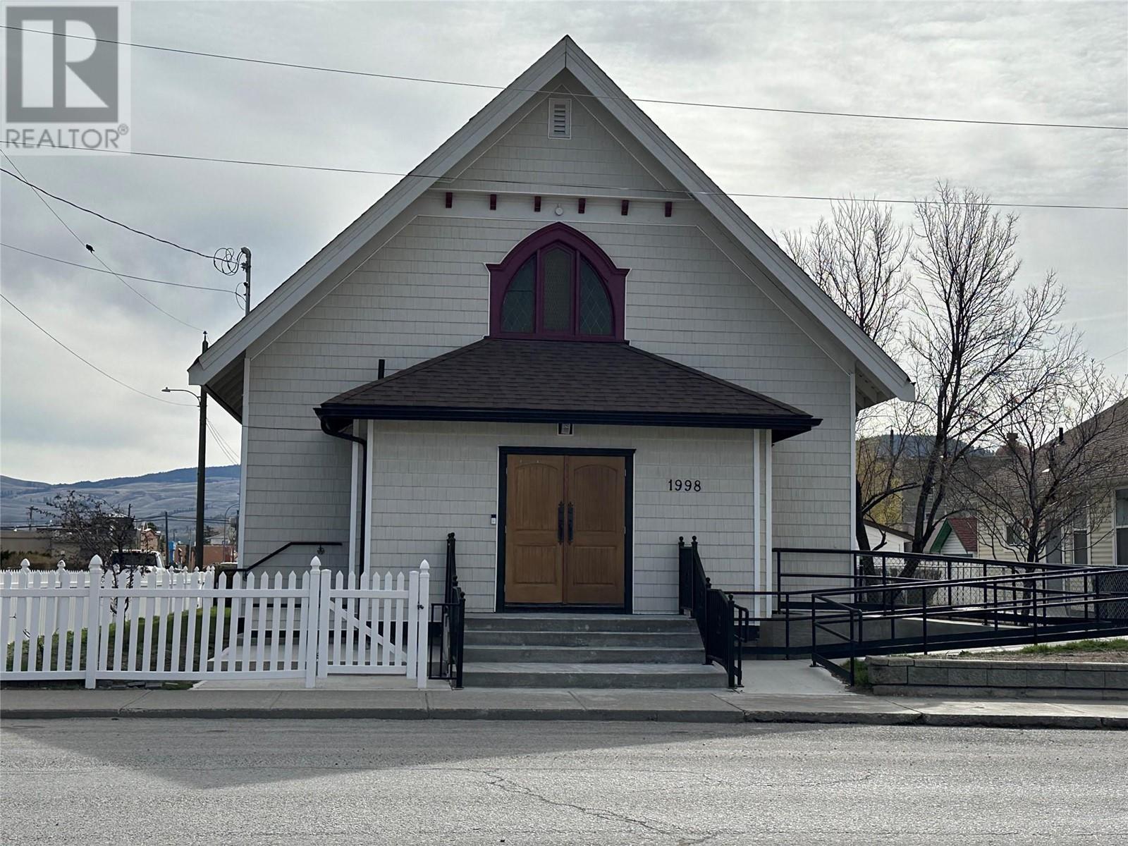 1998 Chapman Street, Merritt, British Columbia  V1K 1B8 - Photo 1 - 10342003