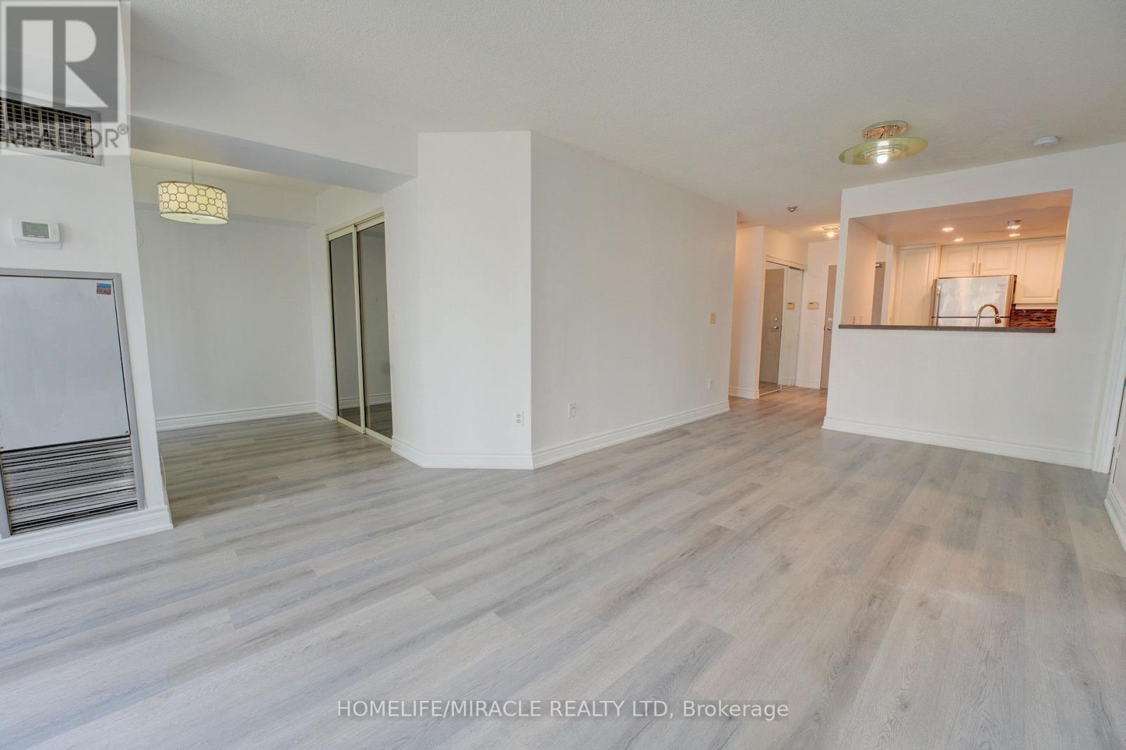 1405 - 325 Webb Drive, Mississauga, Ontario  L5B 3Z9 - Photo 11 - W12062143
