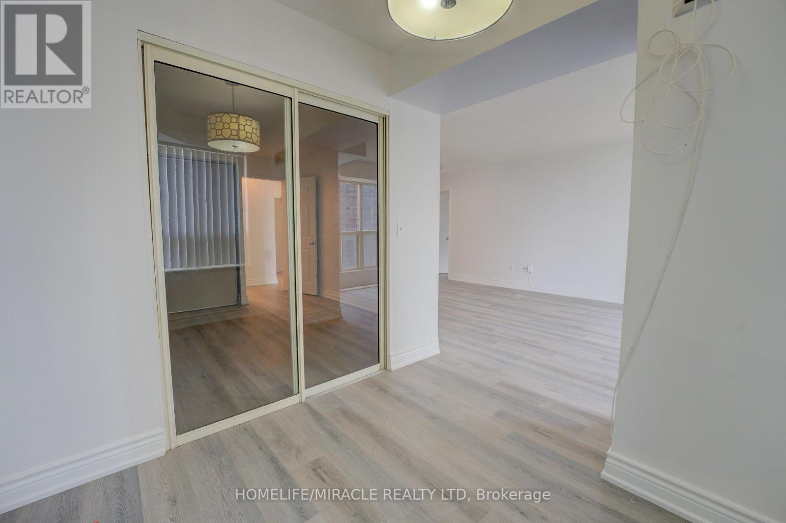 1405 - 325 Webb Drive, Mississauga, Ontario  L5B 3Z9 - Photo 13 - W12062143