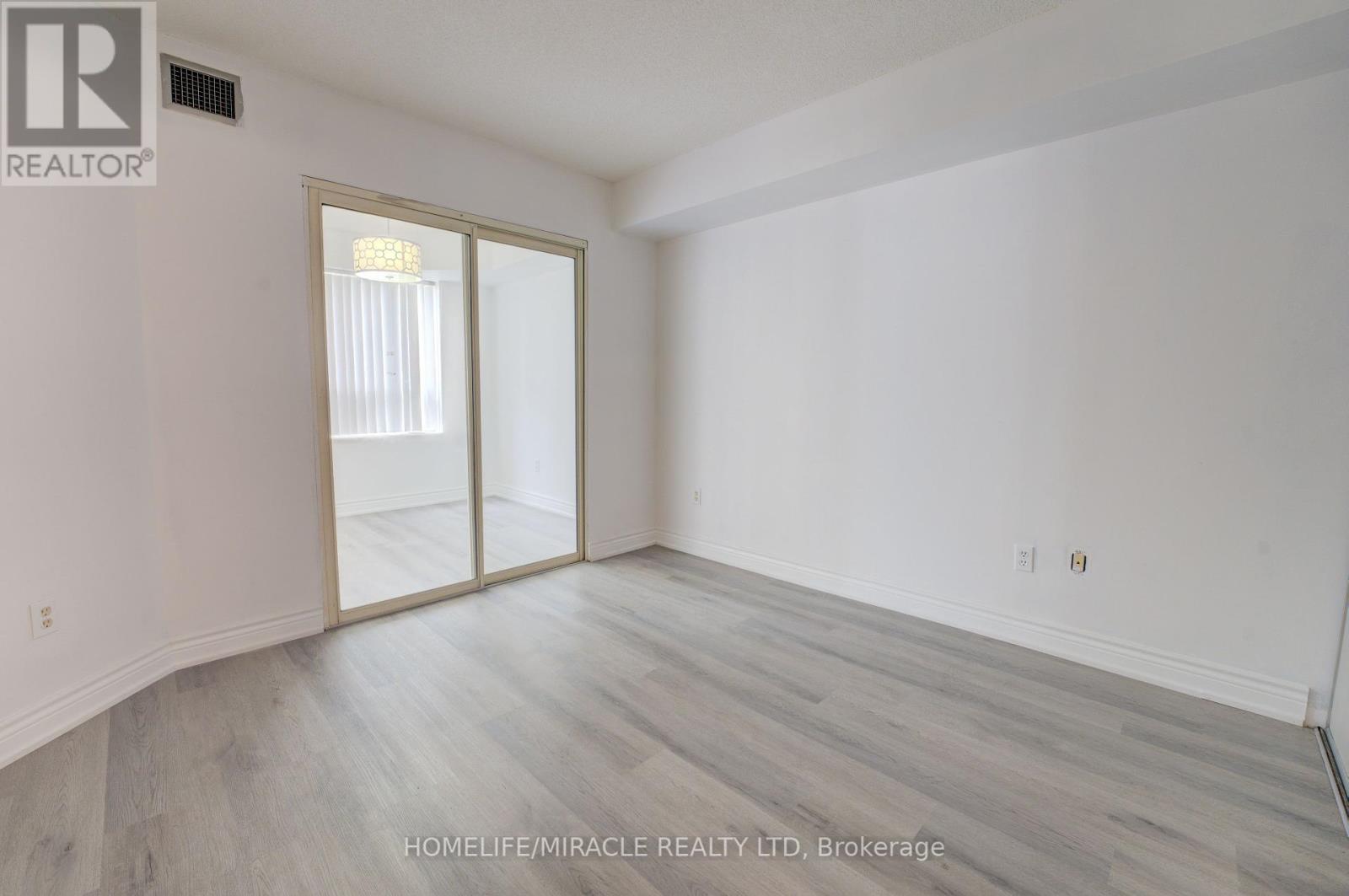 1405 - 325 Webb Drive, Mississauga, Ontario  L5B 3Z9 - Photo 19 - W12062143