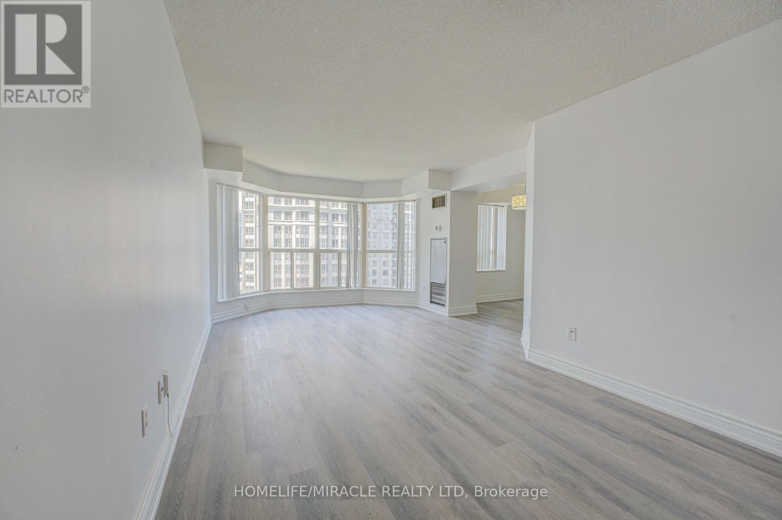 1405 - 325 Webb Drive, Mississauga, Ontario  L5B 3Z9 - Photo 2 - W12062143