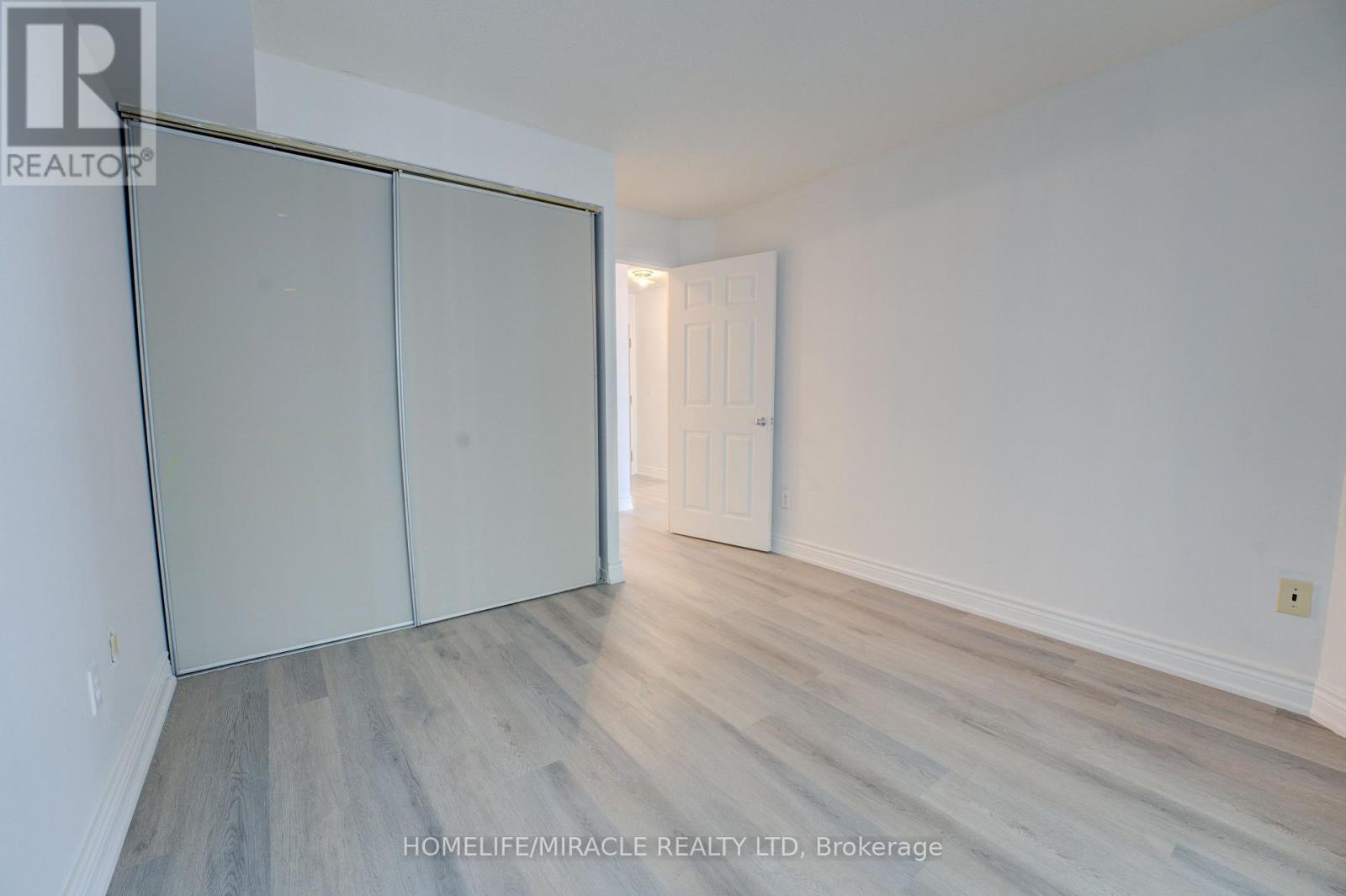 1405 - 325 Webb Drive, Mississauga, Ontario  L5B 3Z9 - Photo 20 - W12062143