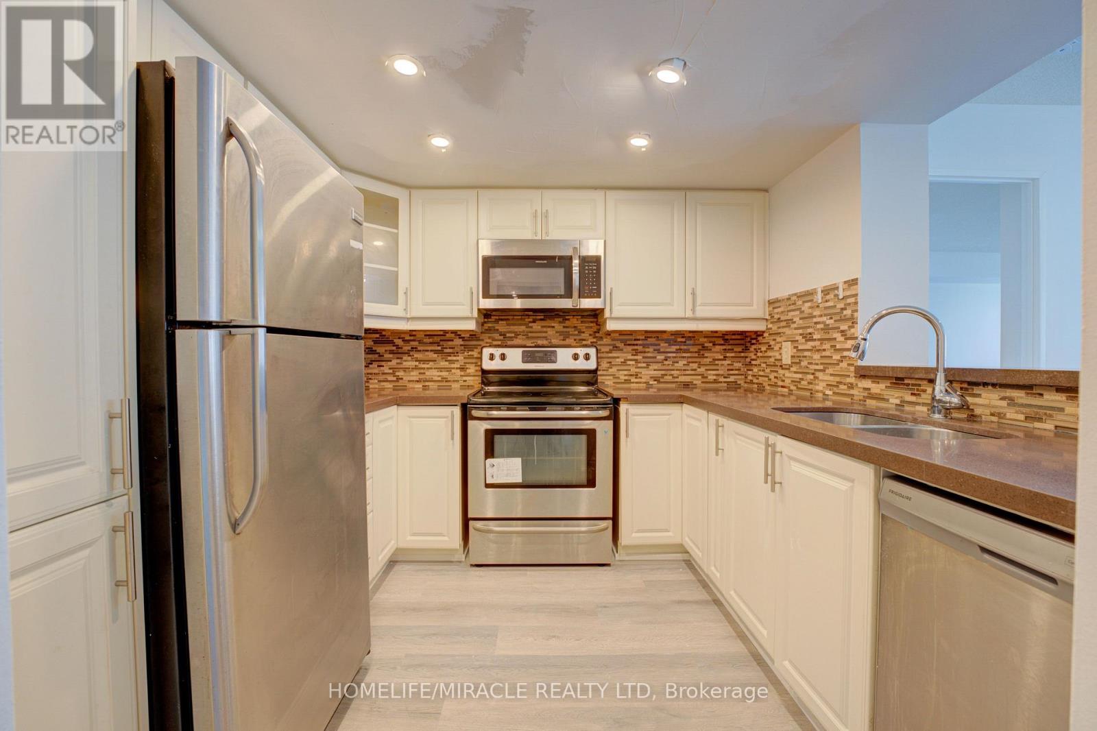 1405 - 325 Webb Drive, Mississauga, Ontario  L5B 3Z9 - Photo 5 - W12062143