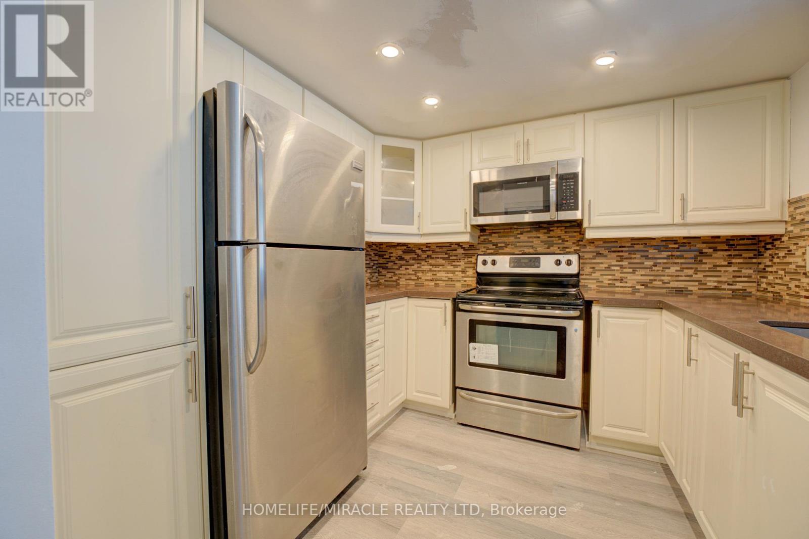 1405 - 325 Webb Drive, Mississauga, Ontario  L5B 3Z9 - Photo 6 - W12062143