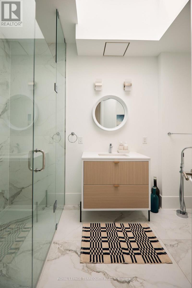 81 Falstaff Avenue, Toronto, Ontario  M6L 2E2 - Photo 24 - W12062158