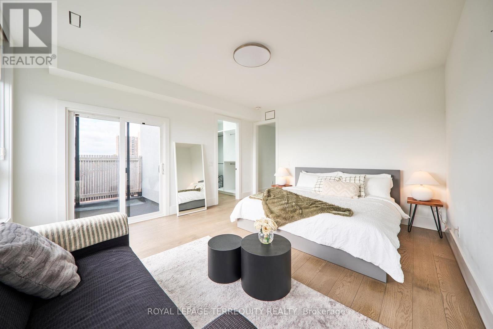 81 Falstaff Avenue, Toronto, Ontario  M6L 2E2 - Photo 37 - W12062158