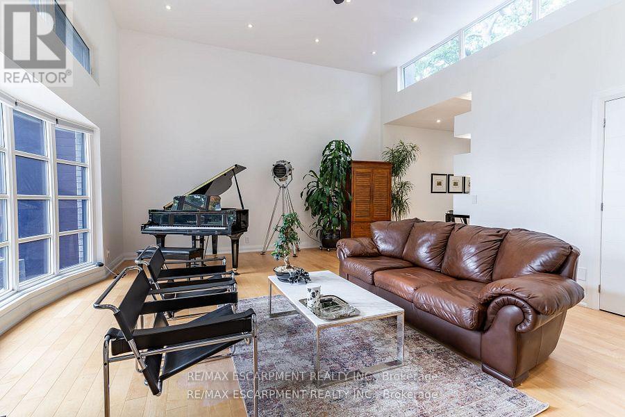 Property at 5071 SPRUCE AVENUE image 4