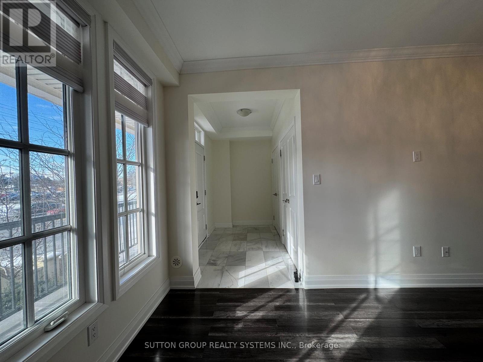 2 - 3071 Cawthra Road, Mississauga, Ontario  L5A 2X4 - Photo 4 - W12062210