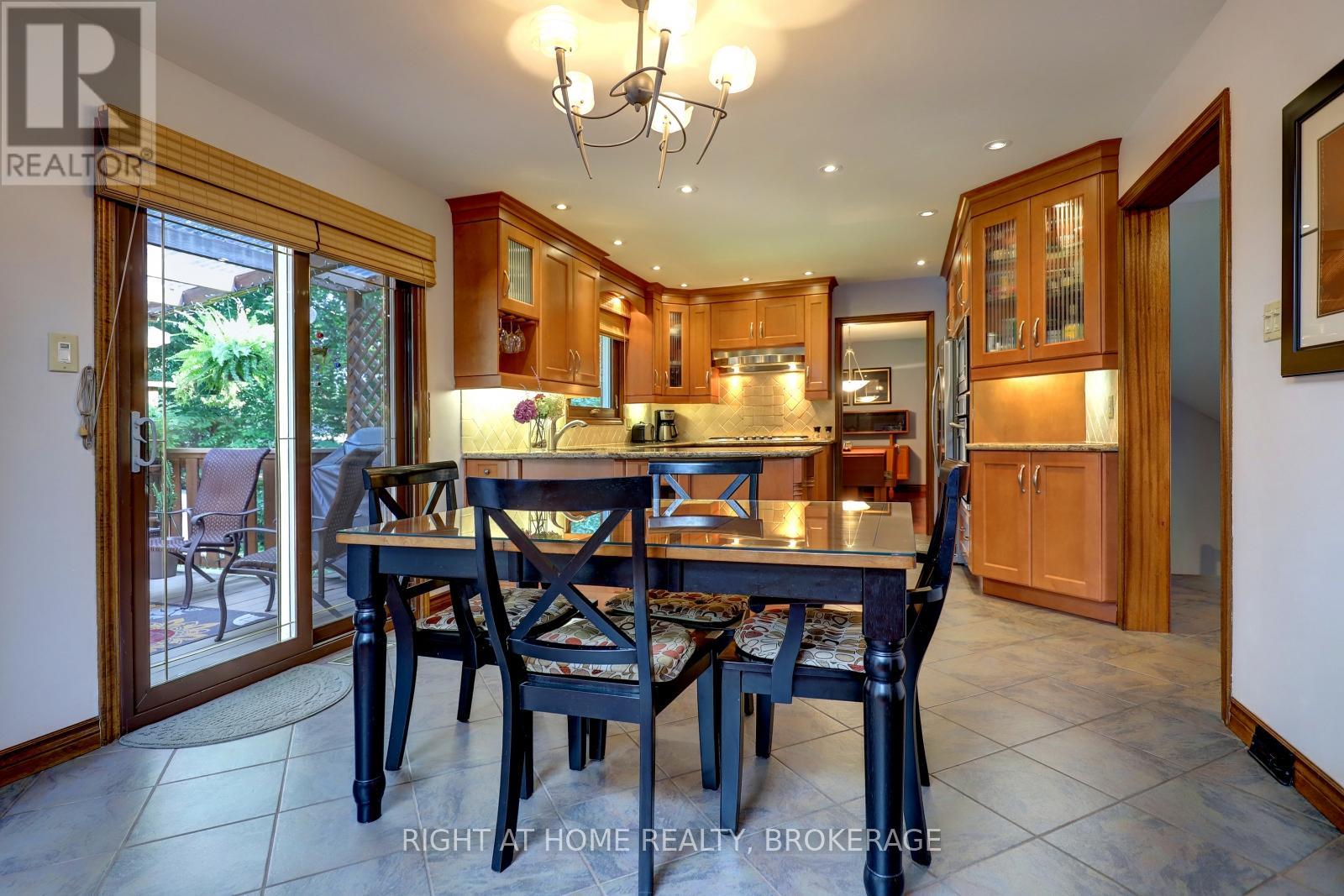 1412 Carmen Drive, Mississauga, Ontario  L5G 3Z1 - Photo 11 - W12062275