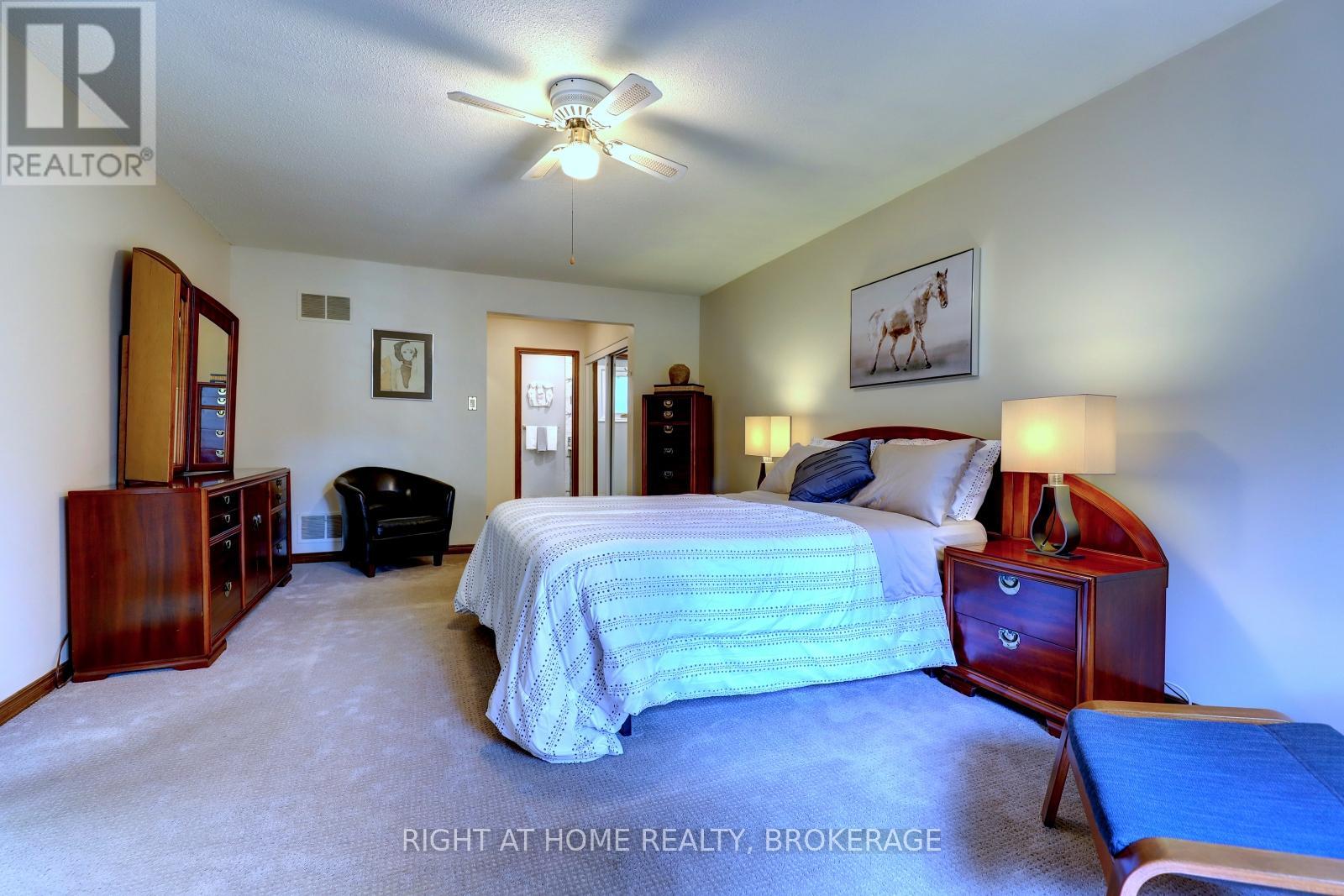 1412 Carmen Drive, Mississauga, Ontario  L5G 3Z1 - Photo 19 - W12062275