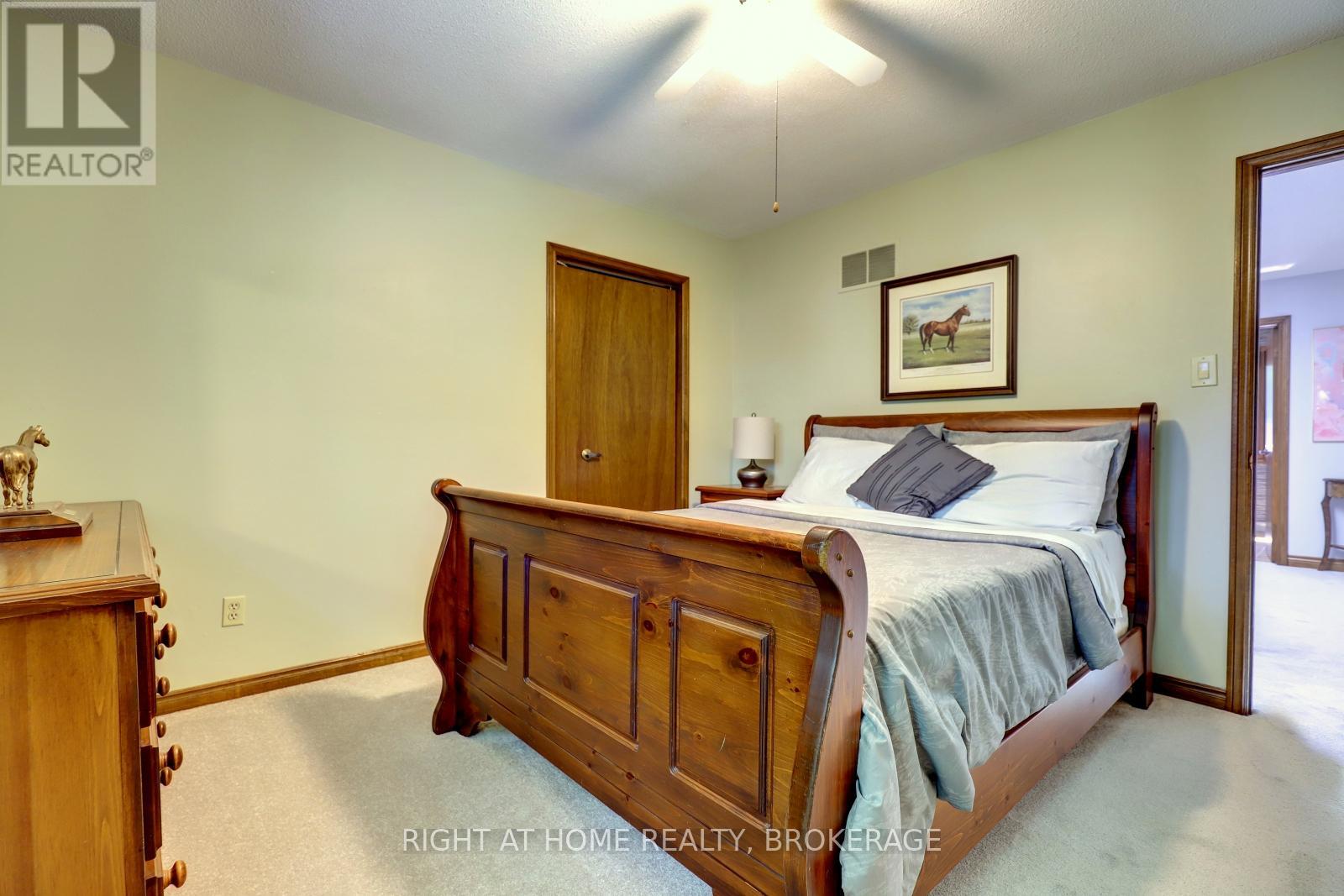 1412 Carmen Drive, Mississauga, Ontario  L5G 3Z1 - Photo 25 - W12062275