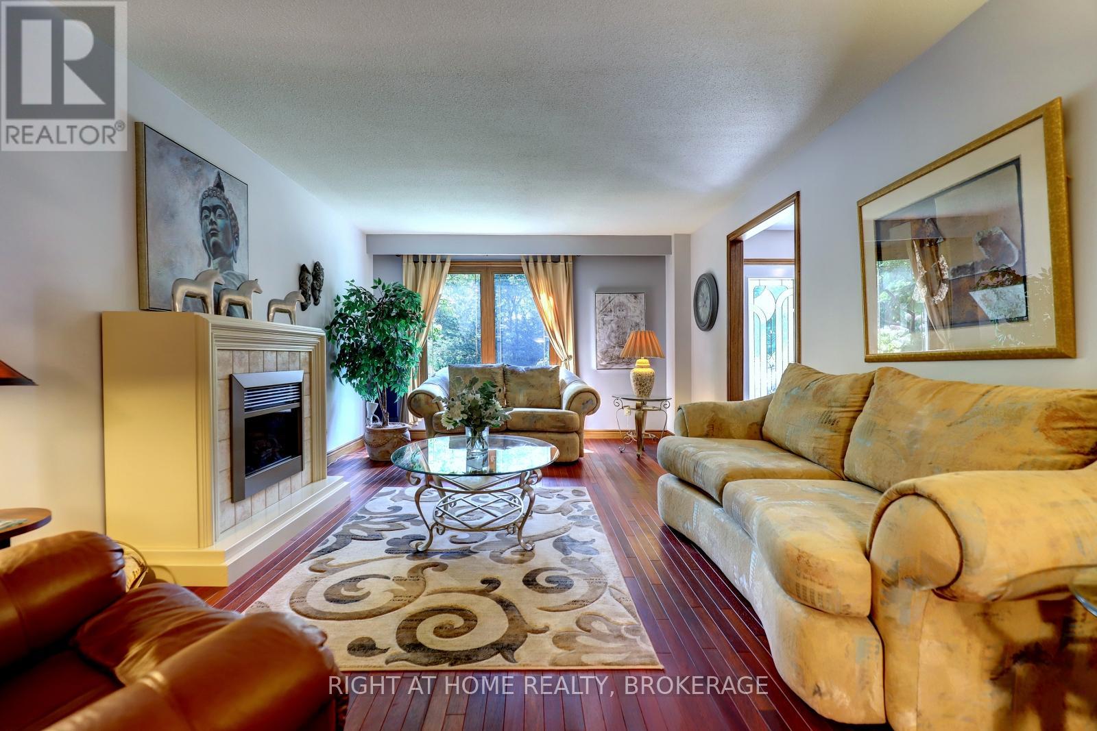 1412 Carmen Drive, Mississauga, Ontario  L5G 3Z1 - Photo 7 - W12062275