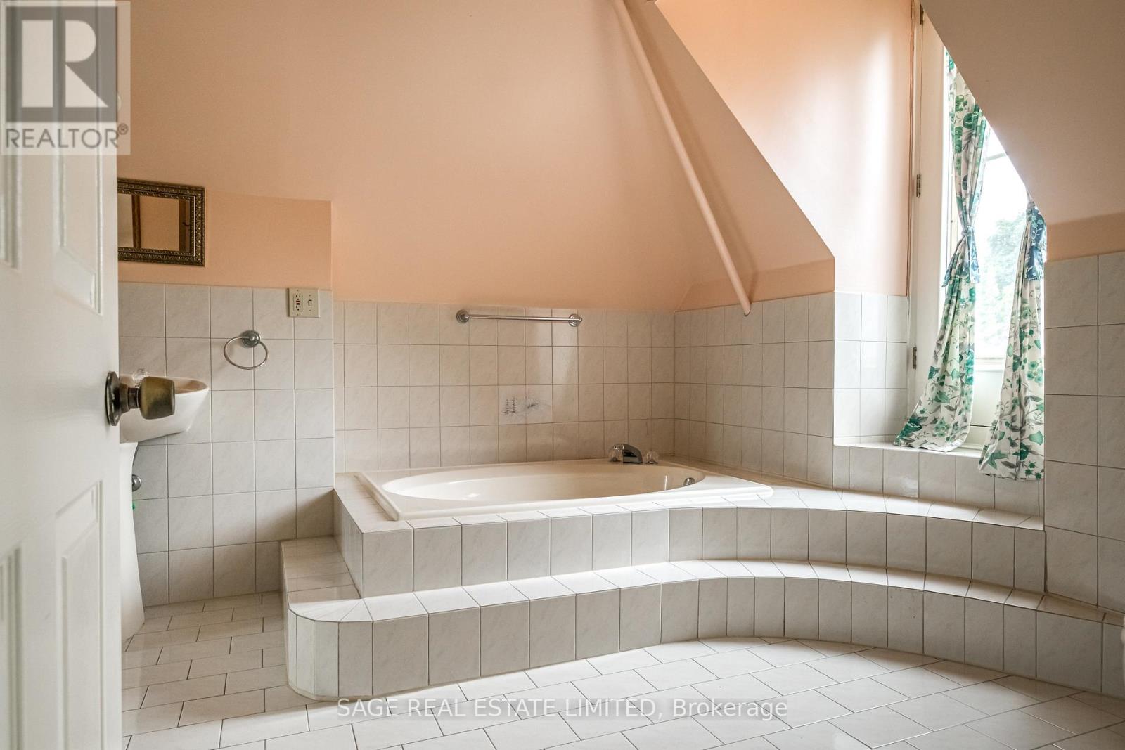 95-97 Fairholt Road S, Hamilton (Stripley), Ontario  L8M 2T6 - Photo 28 - X12062232