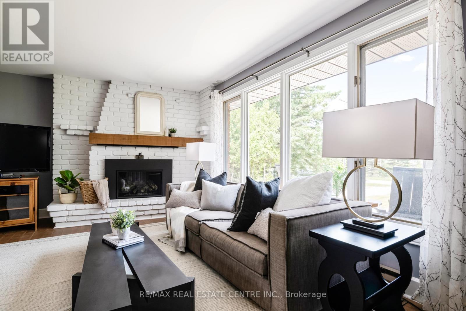 Property at 188 LAKESHORE ROAD E image 2