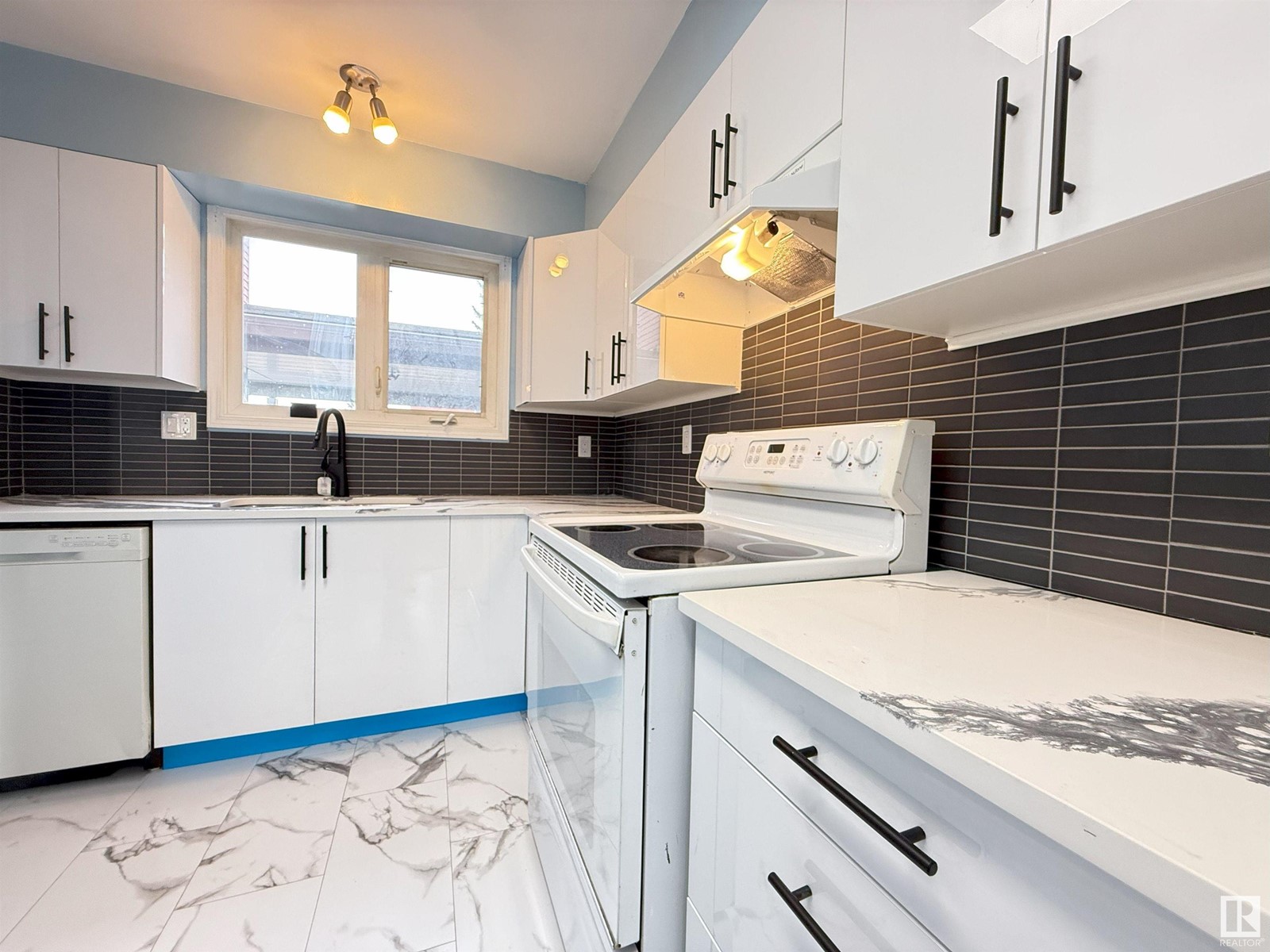 Property at #13 1904 48 ST NW NW image 3