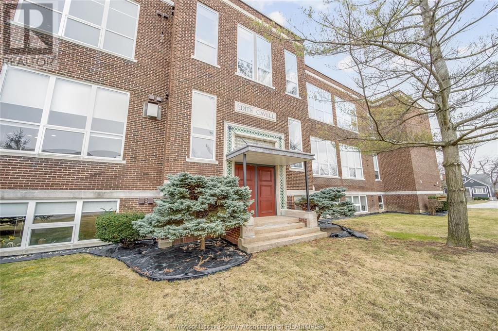 Property at 5955 ONTARIO STREET Unit# 301 image 2