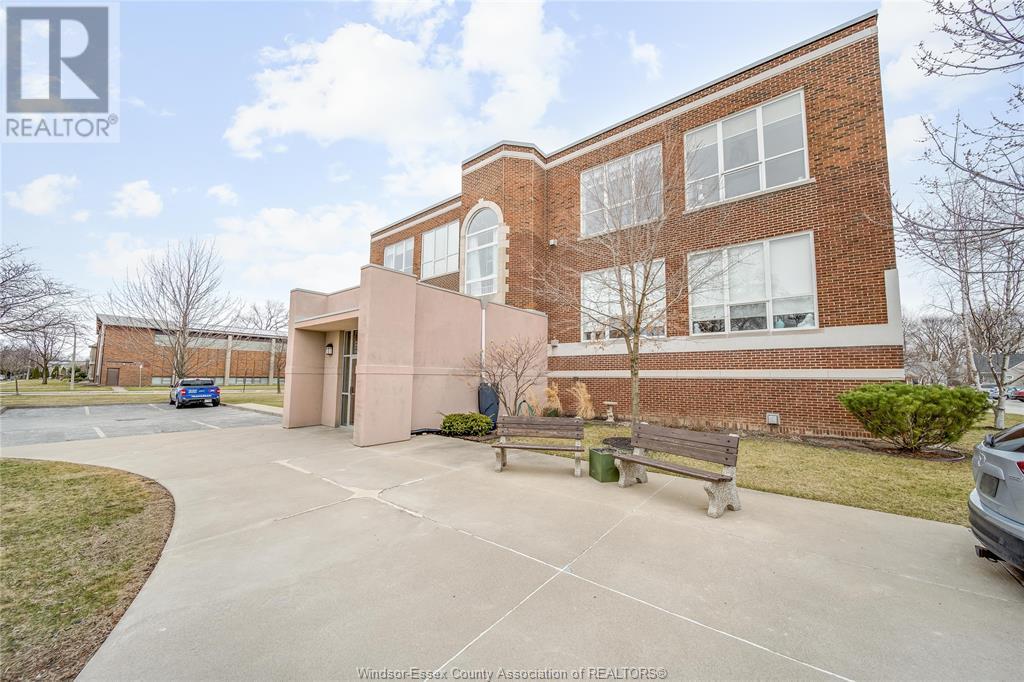 Property at 5955 ONTARIO STREET Unit# 301 image 3