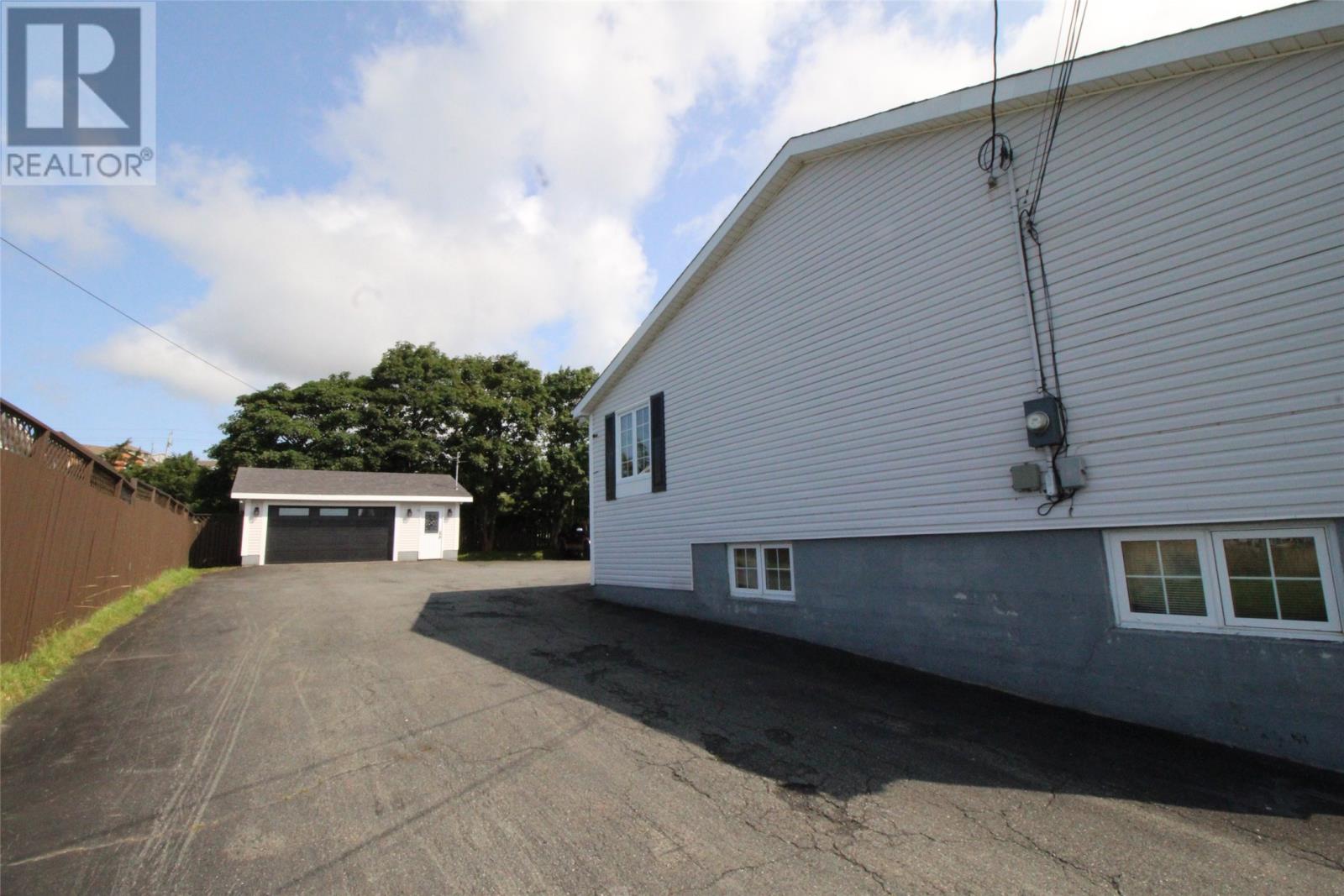 Property at 998 Topsail Road image 2